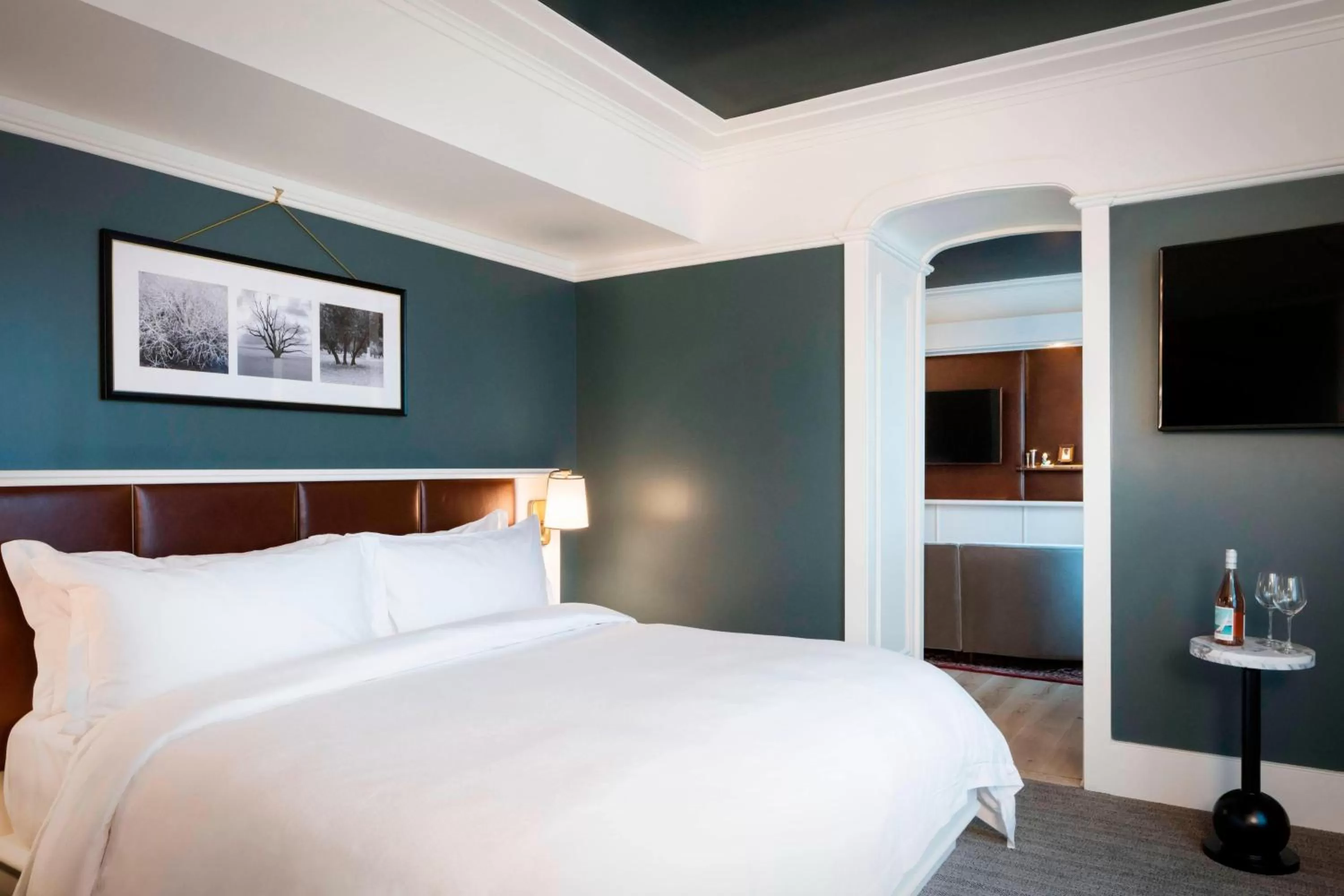 Photo of the whole room, Bed in Perry Lane Hotel, a Luxury Collection Hotel, Savannah