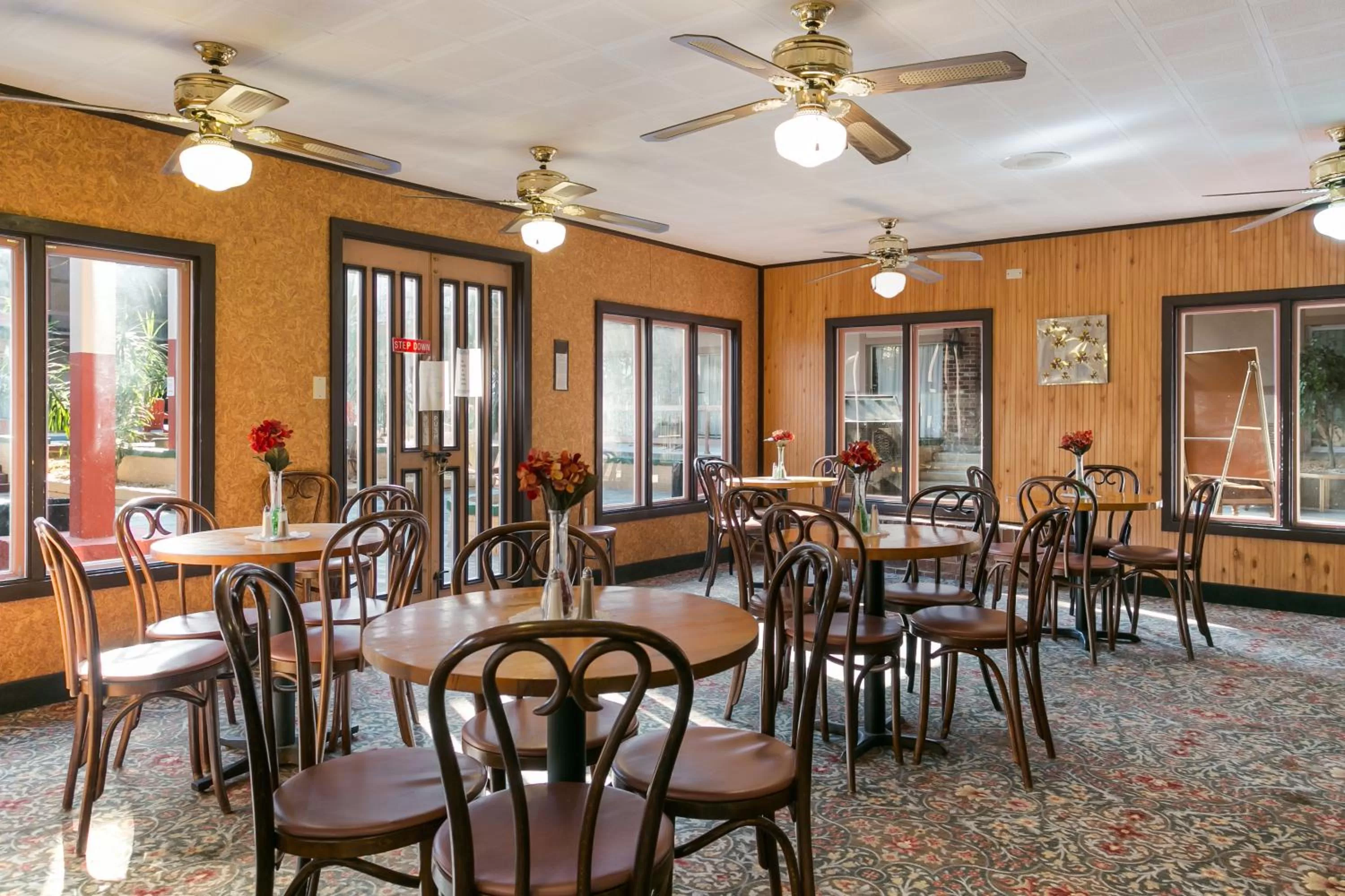 Restaurant/places to eat in Eisenhower Hotel and Conference Center