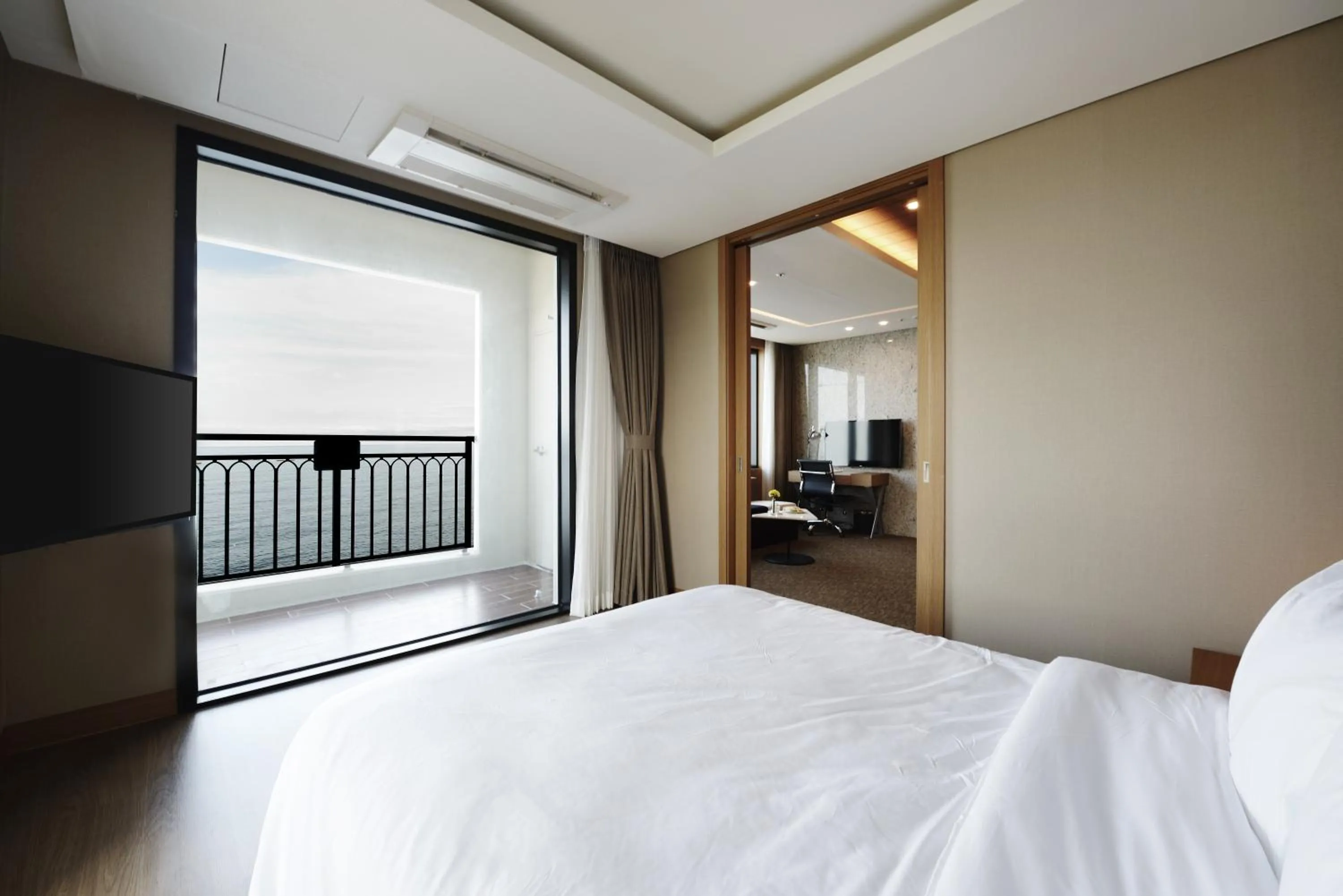 Photo of the whole room, Bed in Ramada by Wyndham Gangwon Sokcho