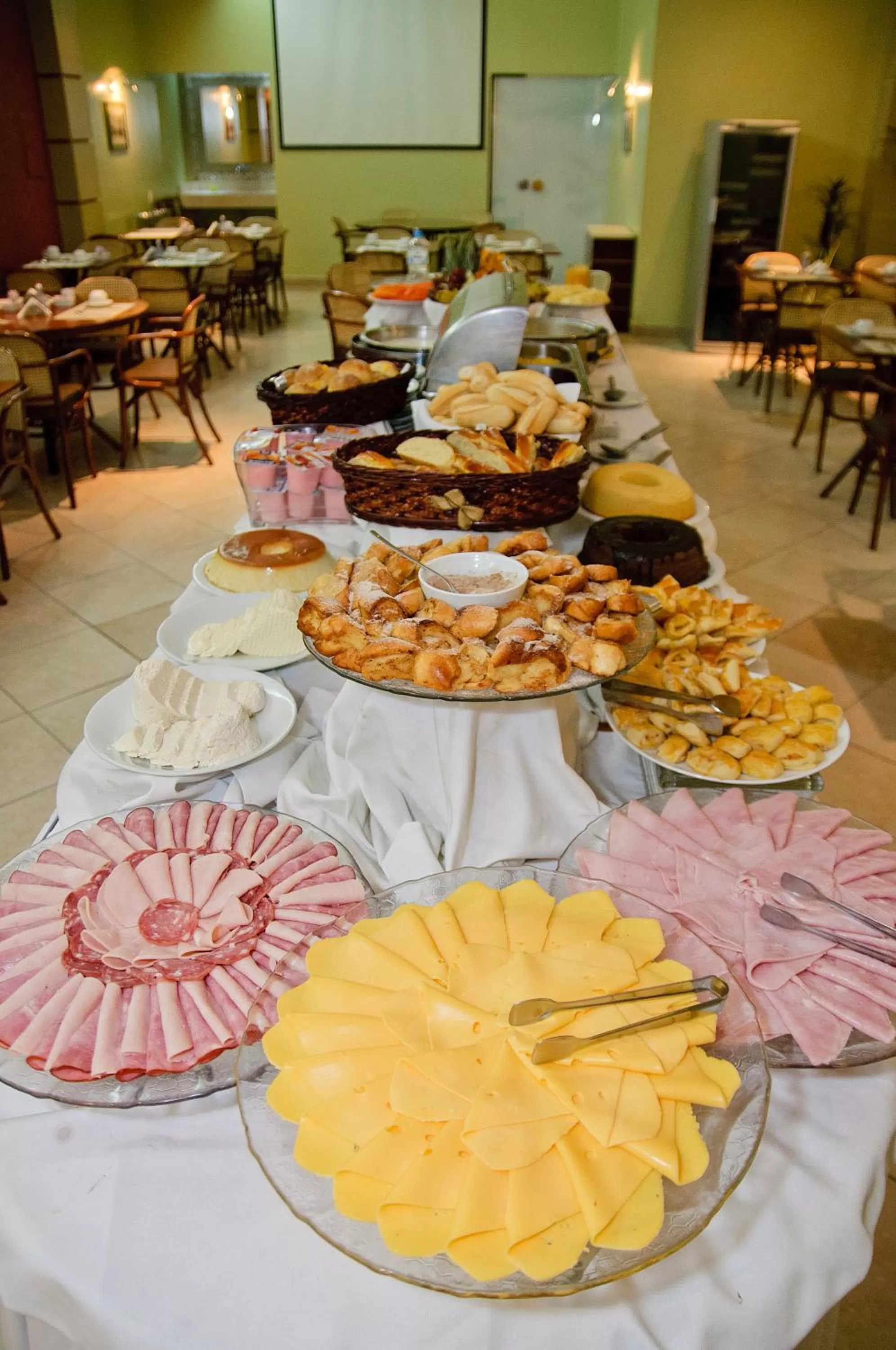 Buffet breakfast in Mont Blanc Apart Hotel Nova Iguaçu