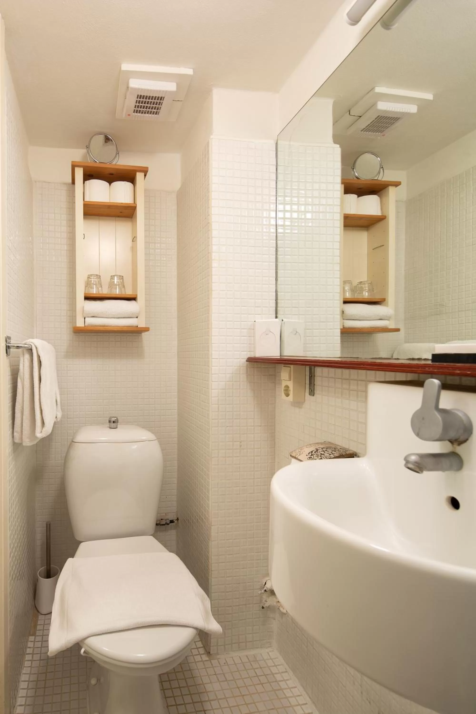 Bathroom in Amsterdam House Hotel