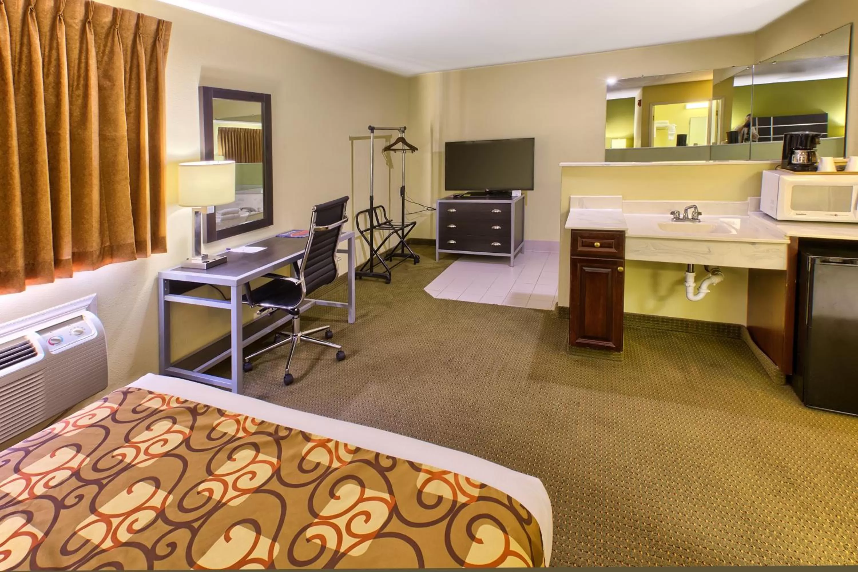 Bedroom, Bed in Country Hearth Inn of Knightdale