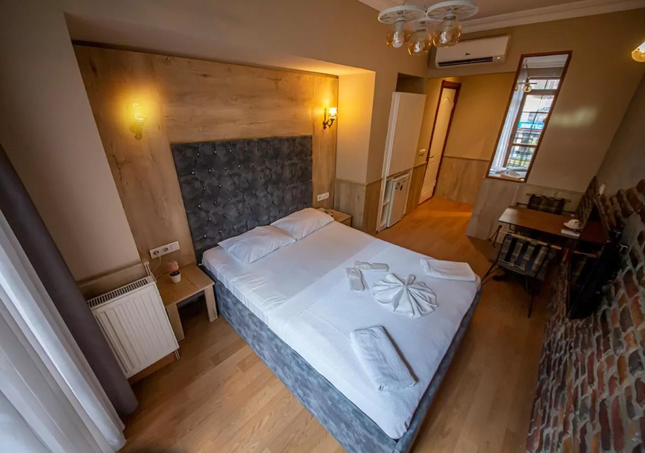 Deluxe Double Room with Balcony in Royal Palace Hotel