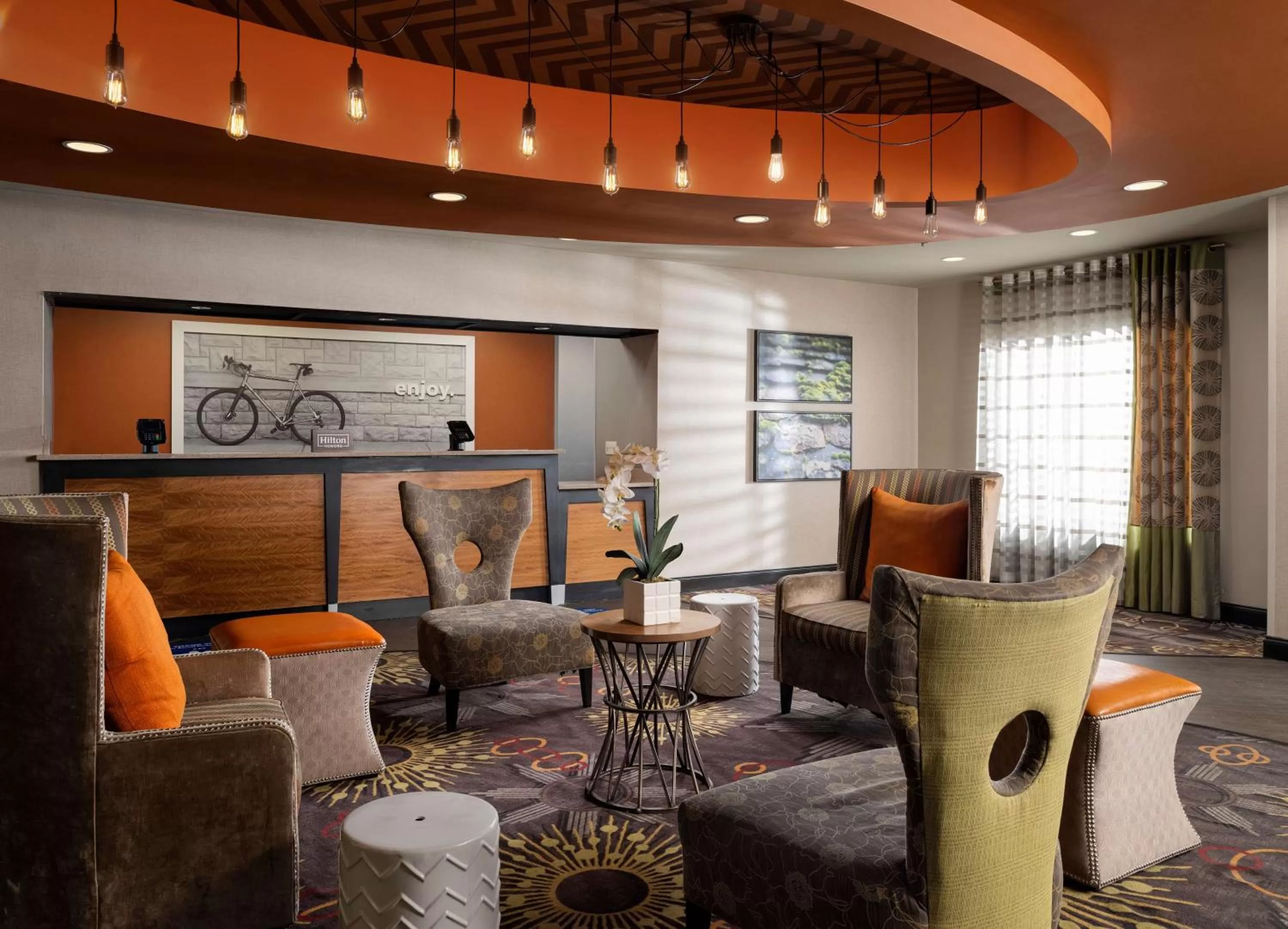 Lobby or reception, Lounge/Bar in Hampton Inn Clinton