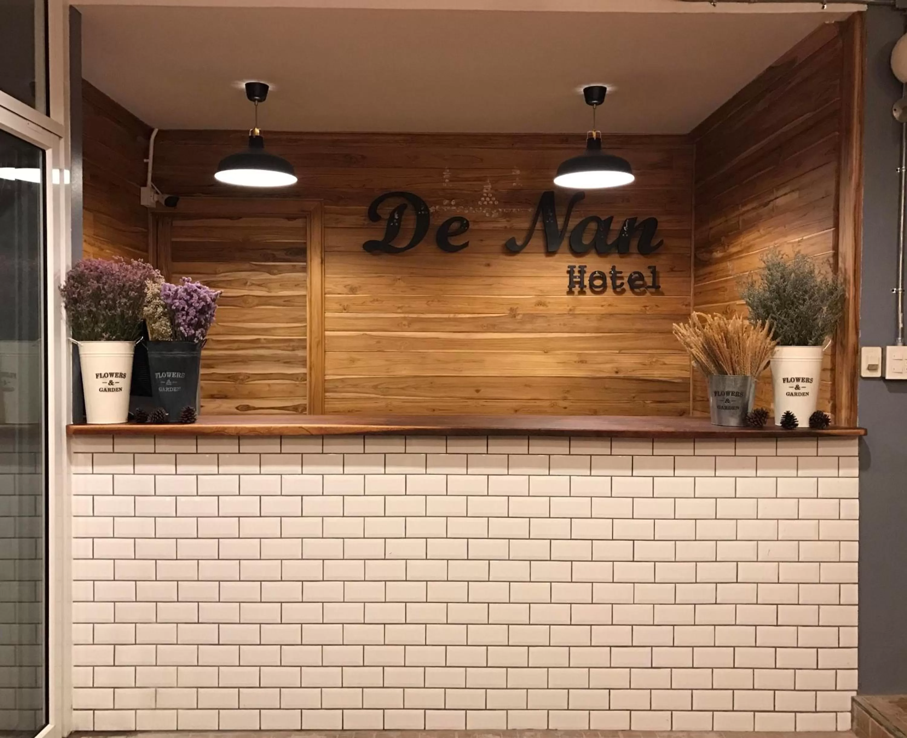 Property logo or sign in De Nan Hotel