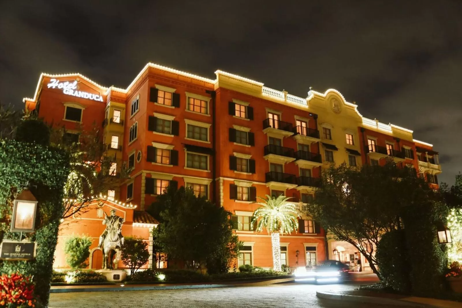 Property building in Hotel Granduca Houston