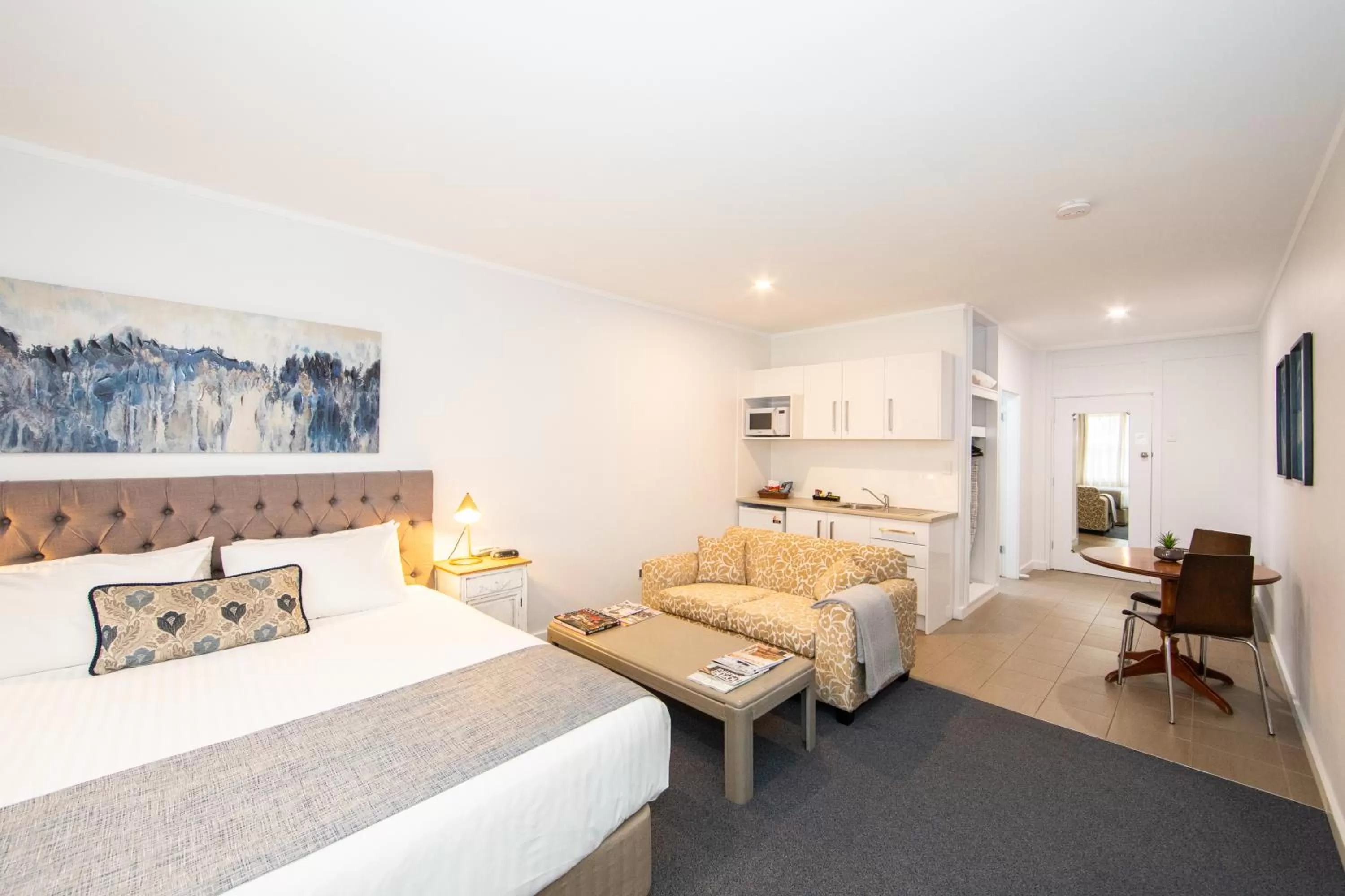 Living room, Bed in New England Motor Lodge