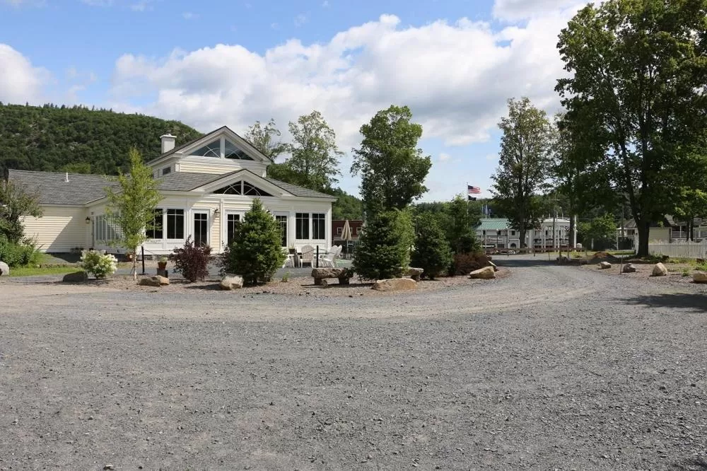 Restaurant/places to eat in The Bond 1786 Inn