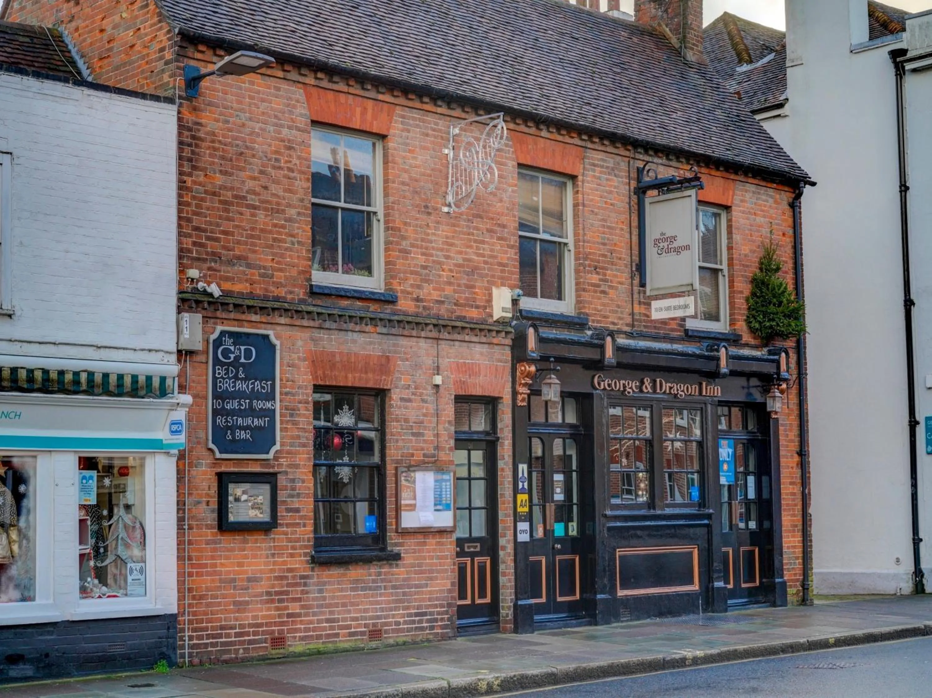 Facade/entrance in George & Dragon Inn