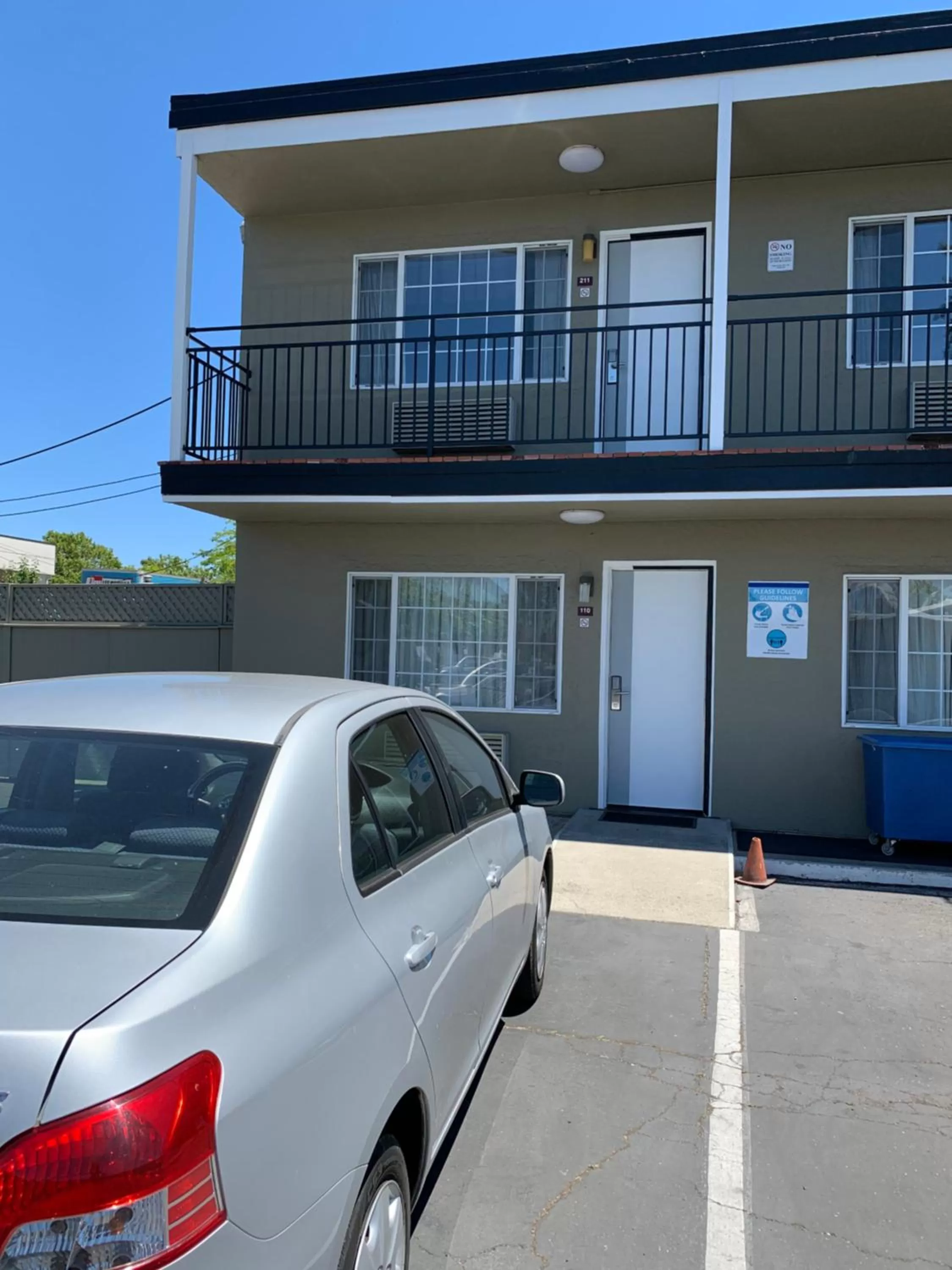 Property Building in Redwood Inn