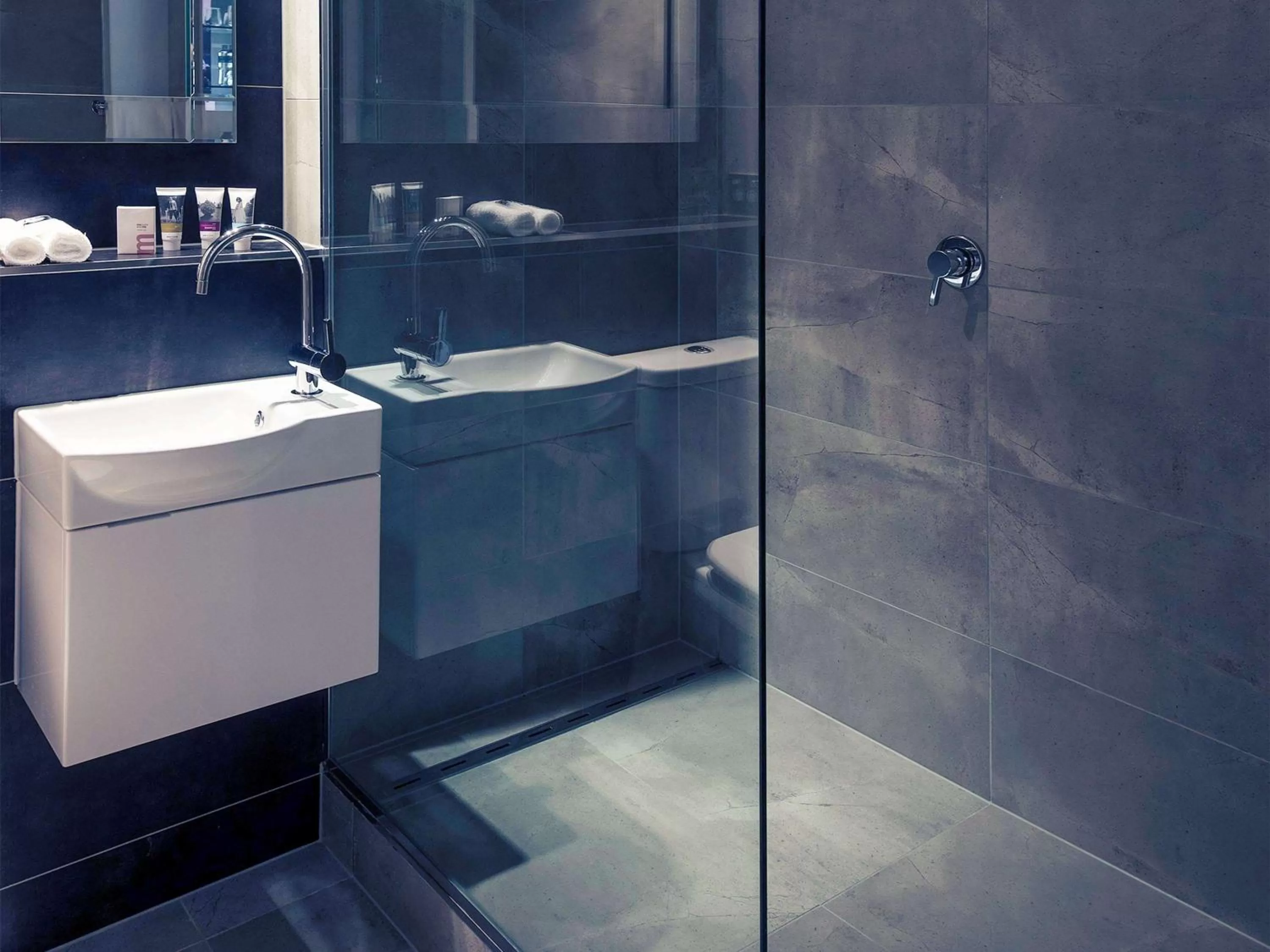 Photo of the whole room in Mercure Launceston