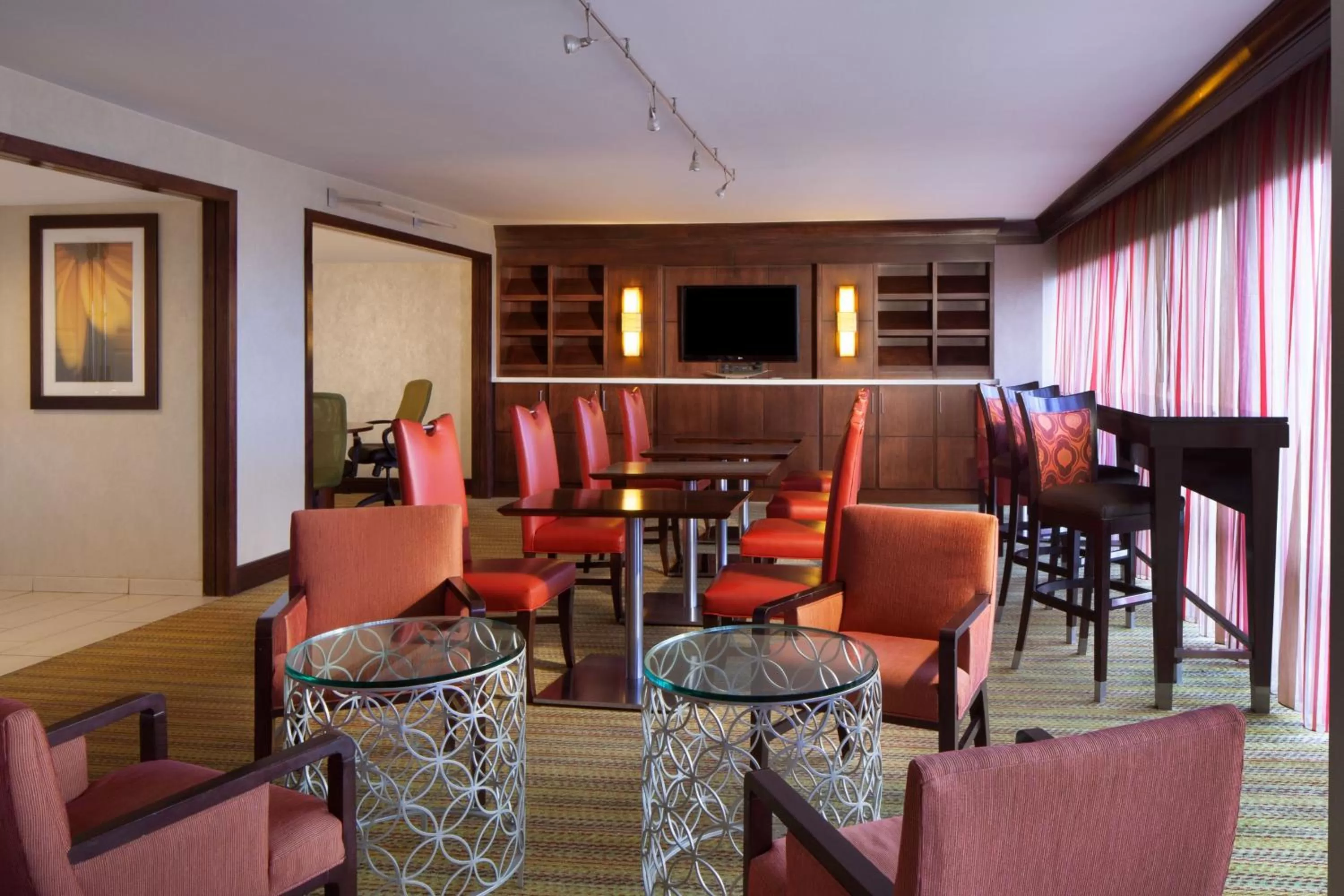 Lounge or bar in Marriott Memphis East