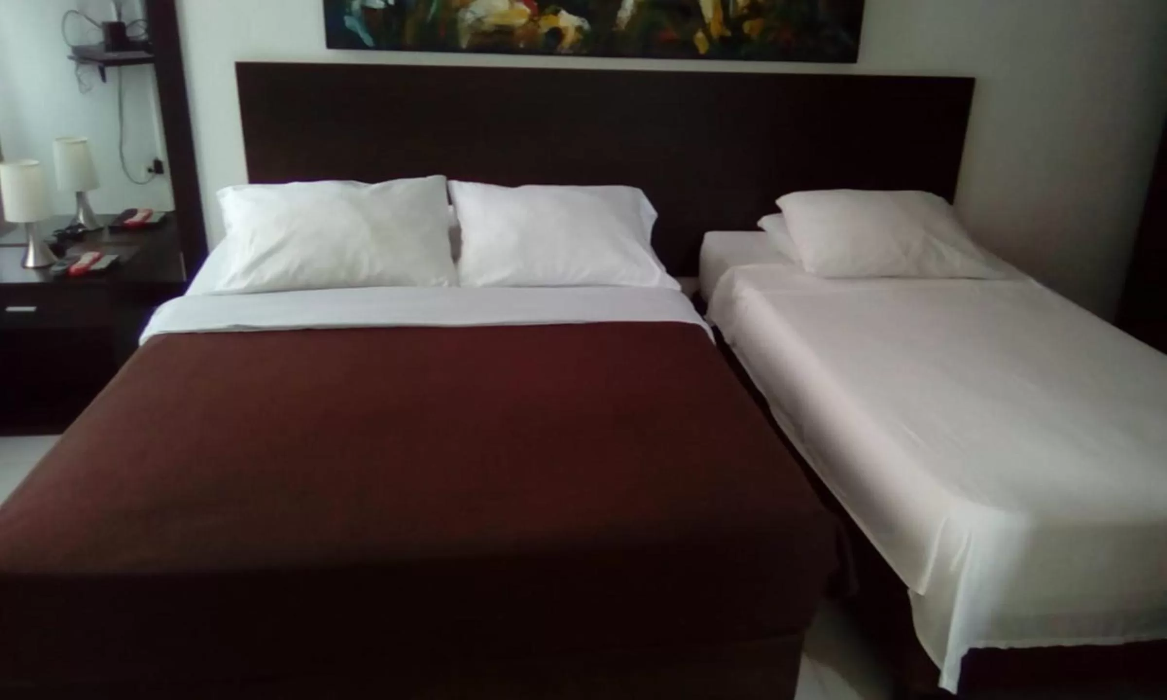 Photo of the whole room in Apartasuites San Marcos