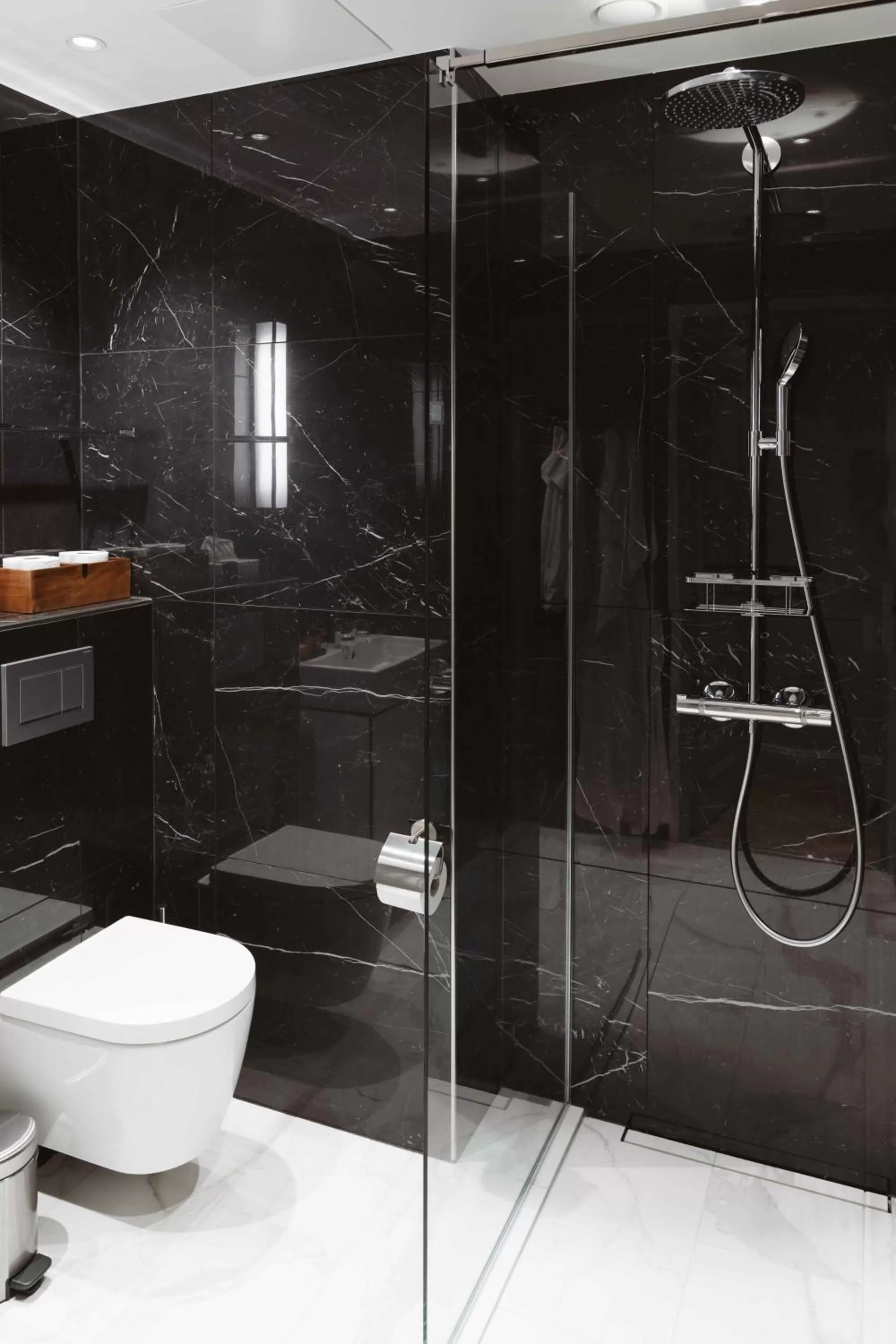 Shower in Hotel Bastian