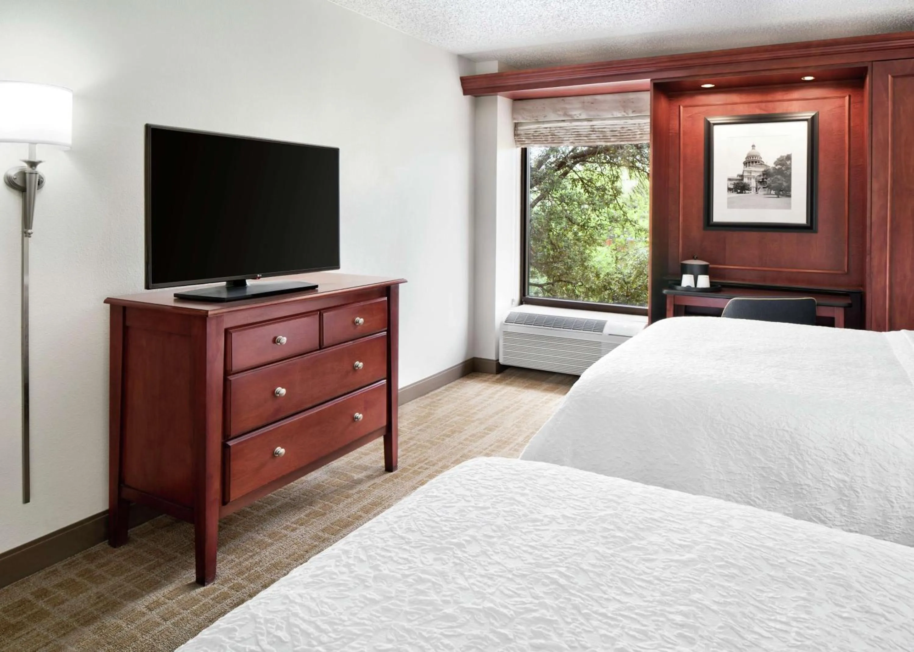 Bedroom, Bed in Hampton Inn Austin North