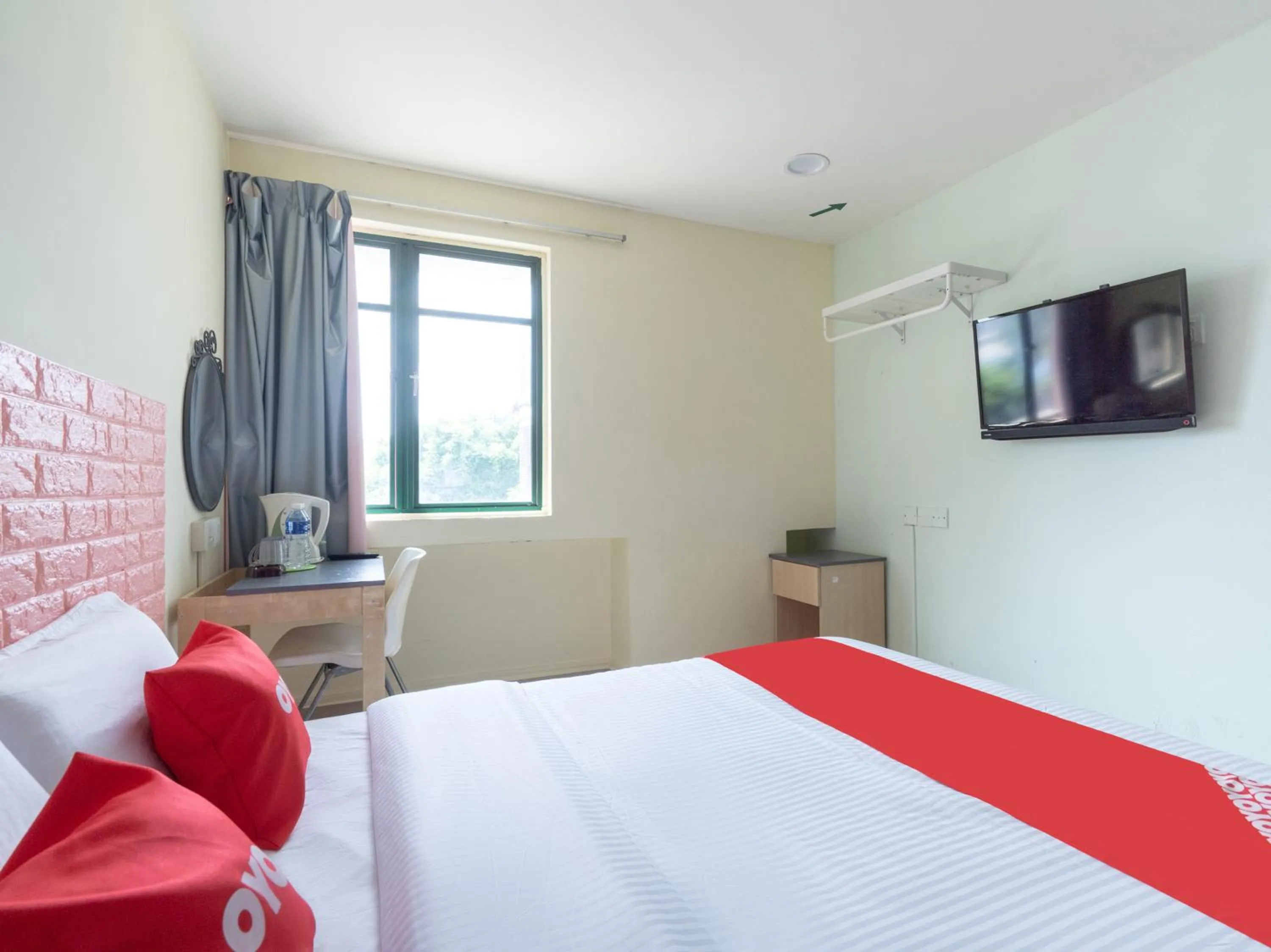 Bedroom in OYO 89717 Budget Star Hotel