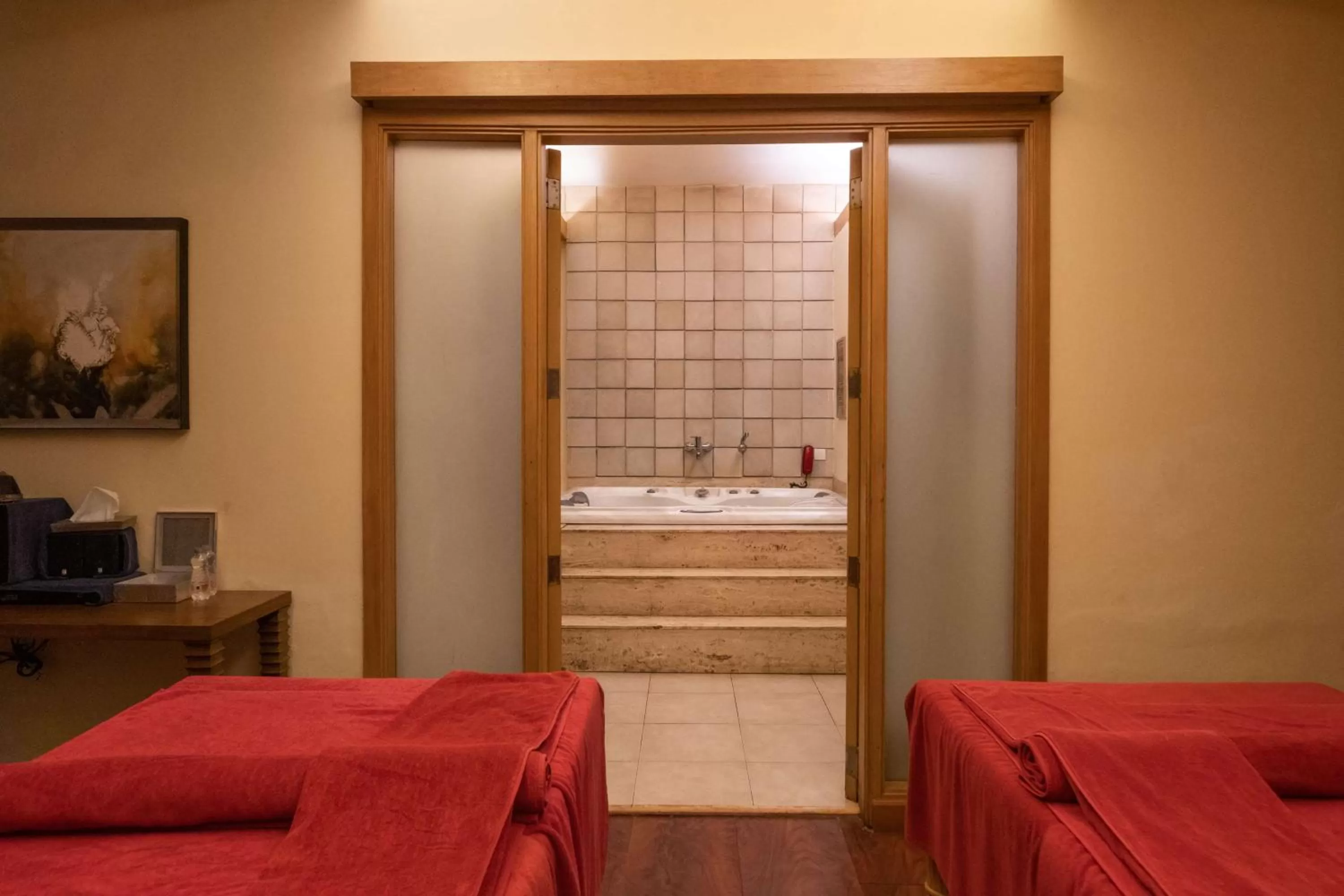 Spa and wellness centre/facilities, Bed in Radisson Blu Hotel, Indore