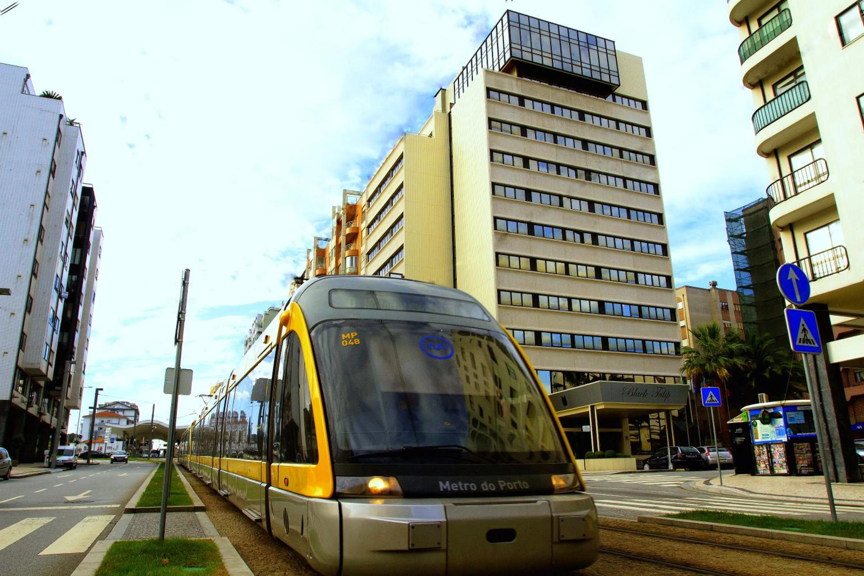 Facade/entrance in Hotel Black Tulip - Porto Gaia