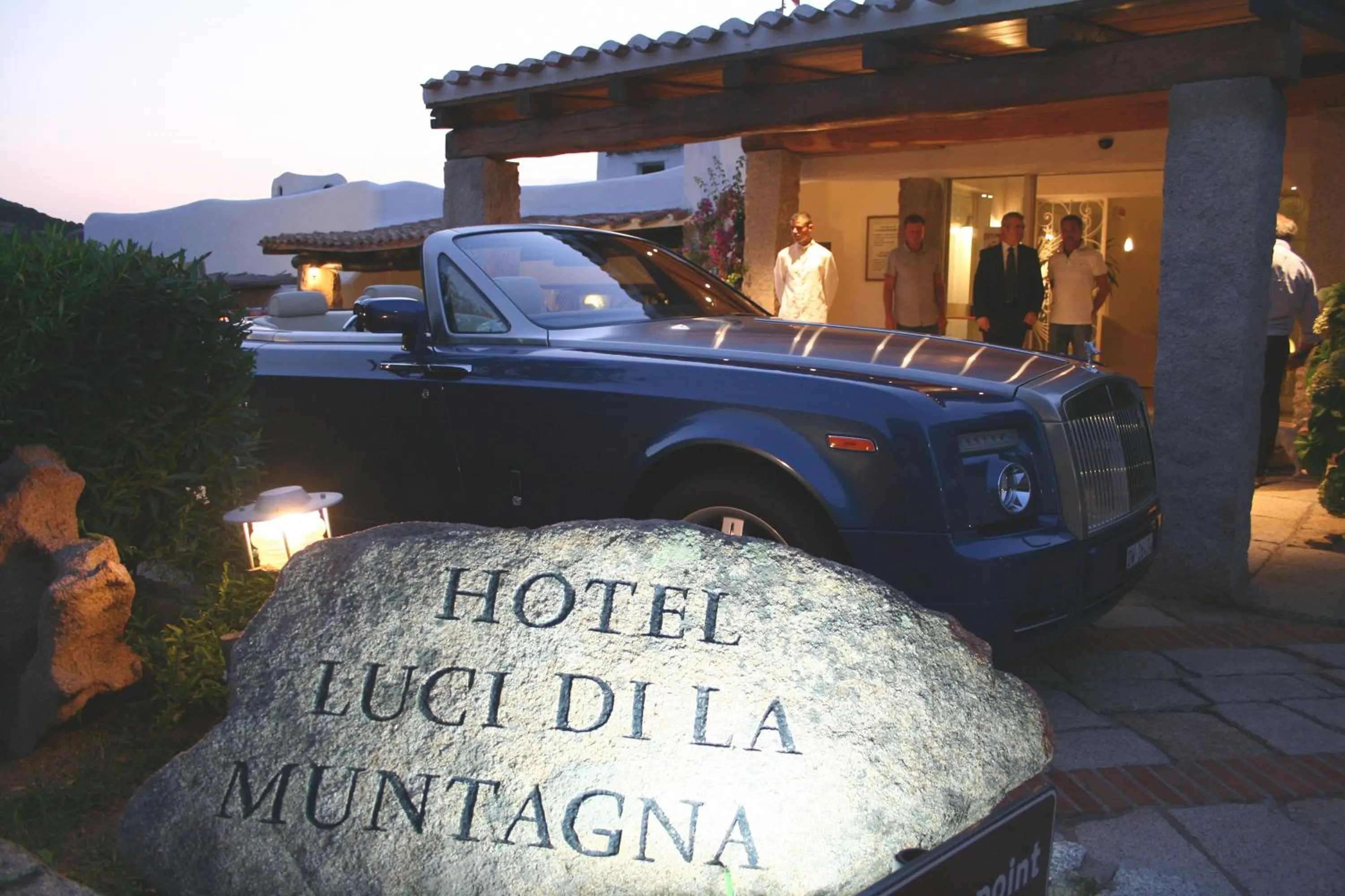 Facade/entrance in Hotel Luci di la Muntagna