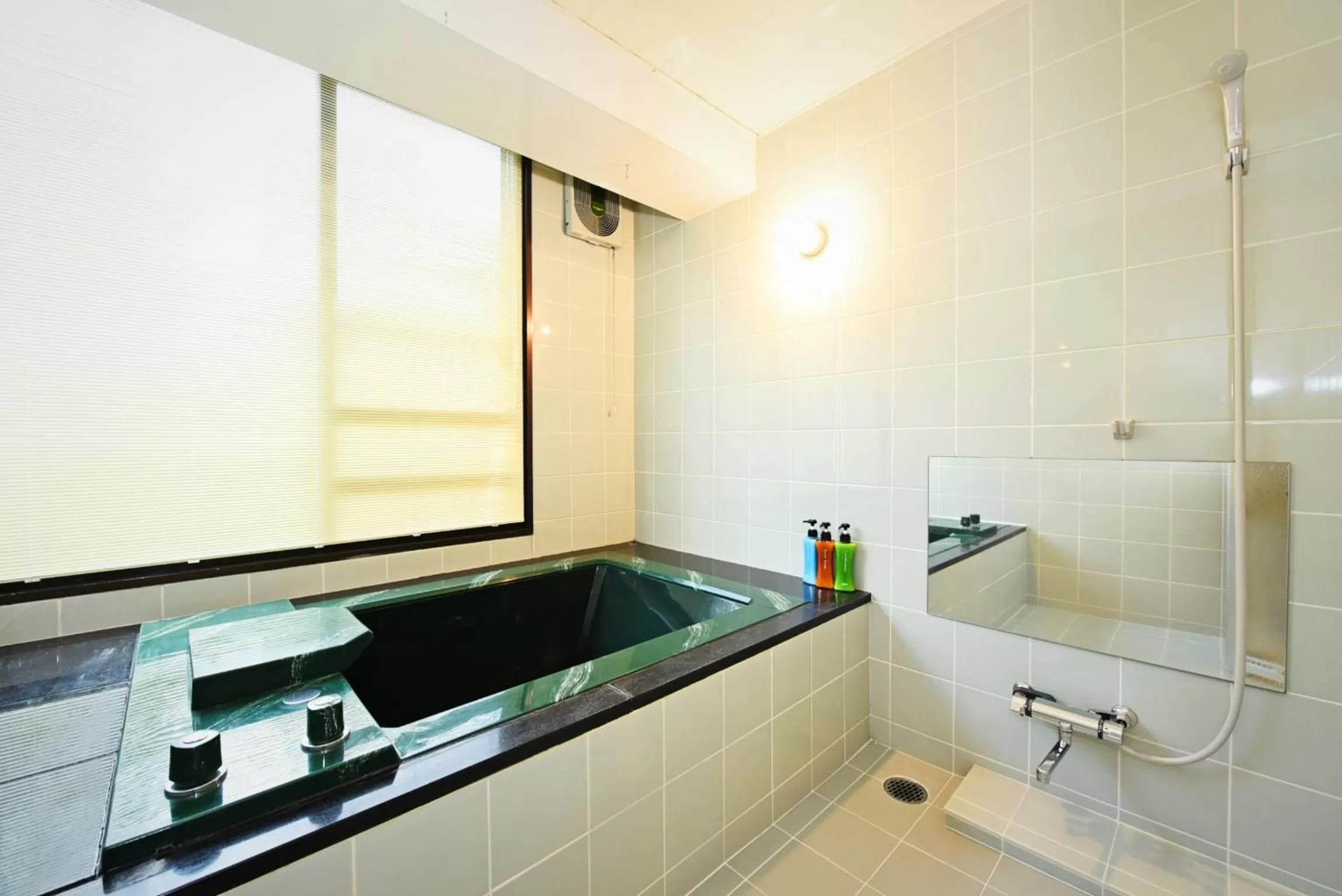 Bathroom in Hostel PLEASURE MARUYAMA