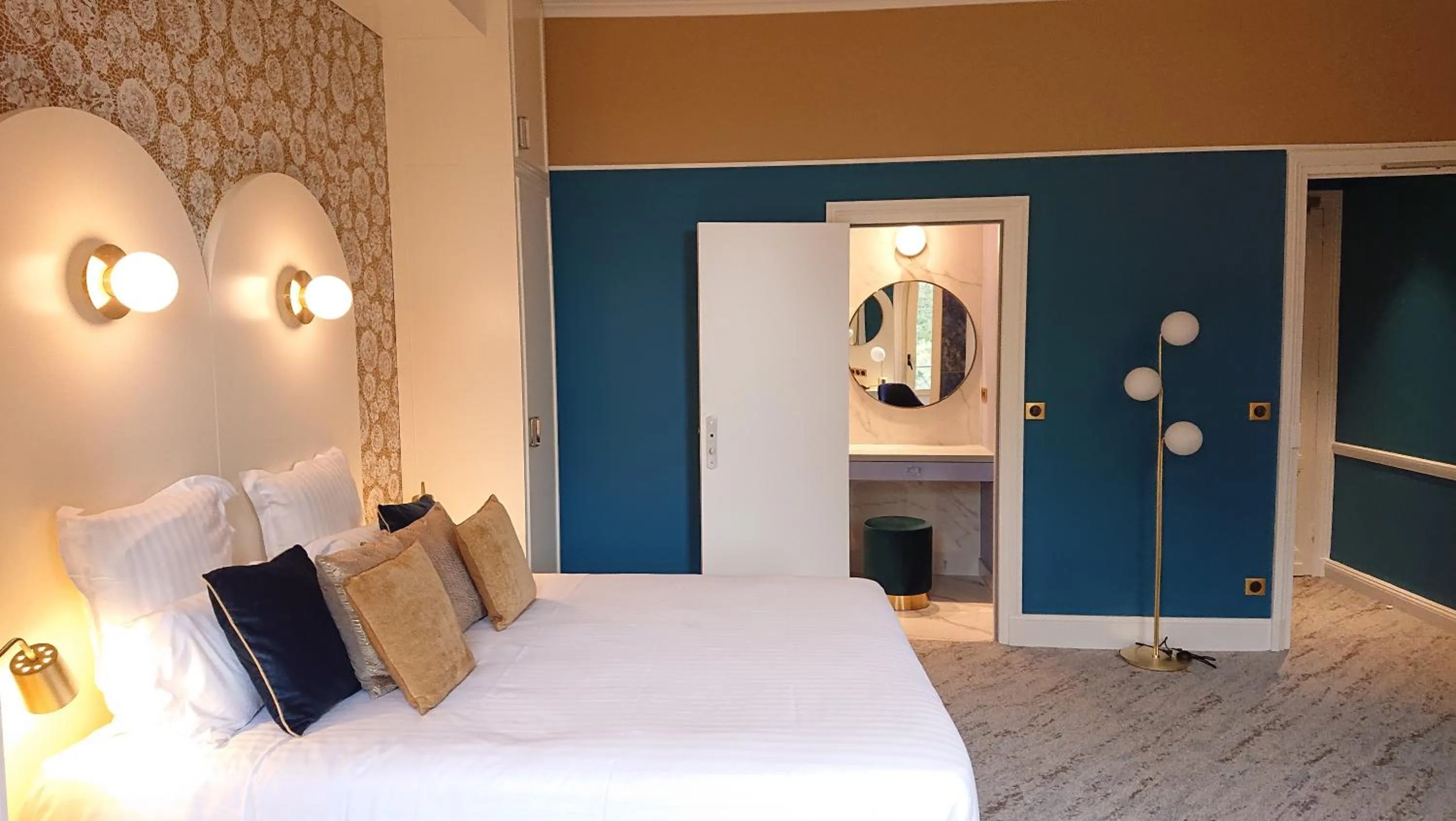 Garden view, Bed in Hôtel The Originals Résidence de Rohan (EX RELAIS DU SILENCE)