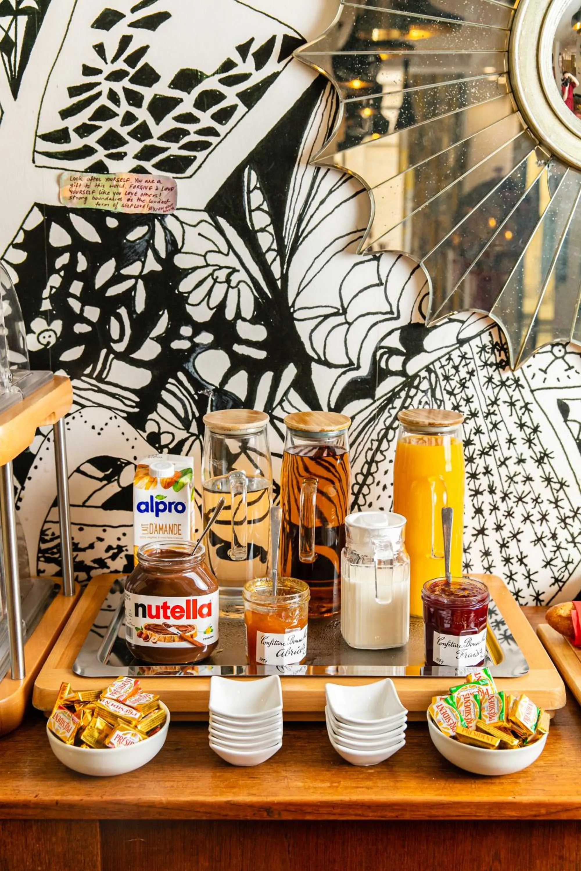 Breakfast in Hôtel Crayon