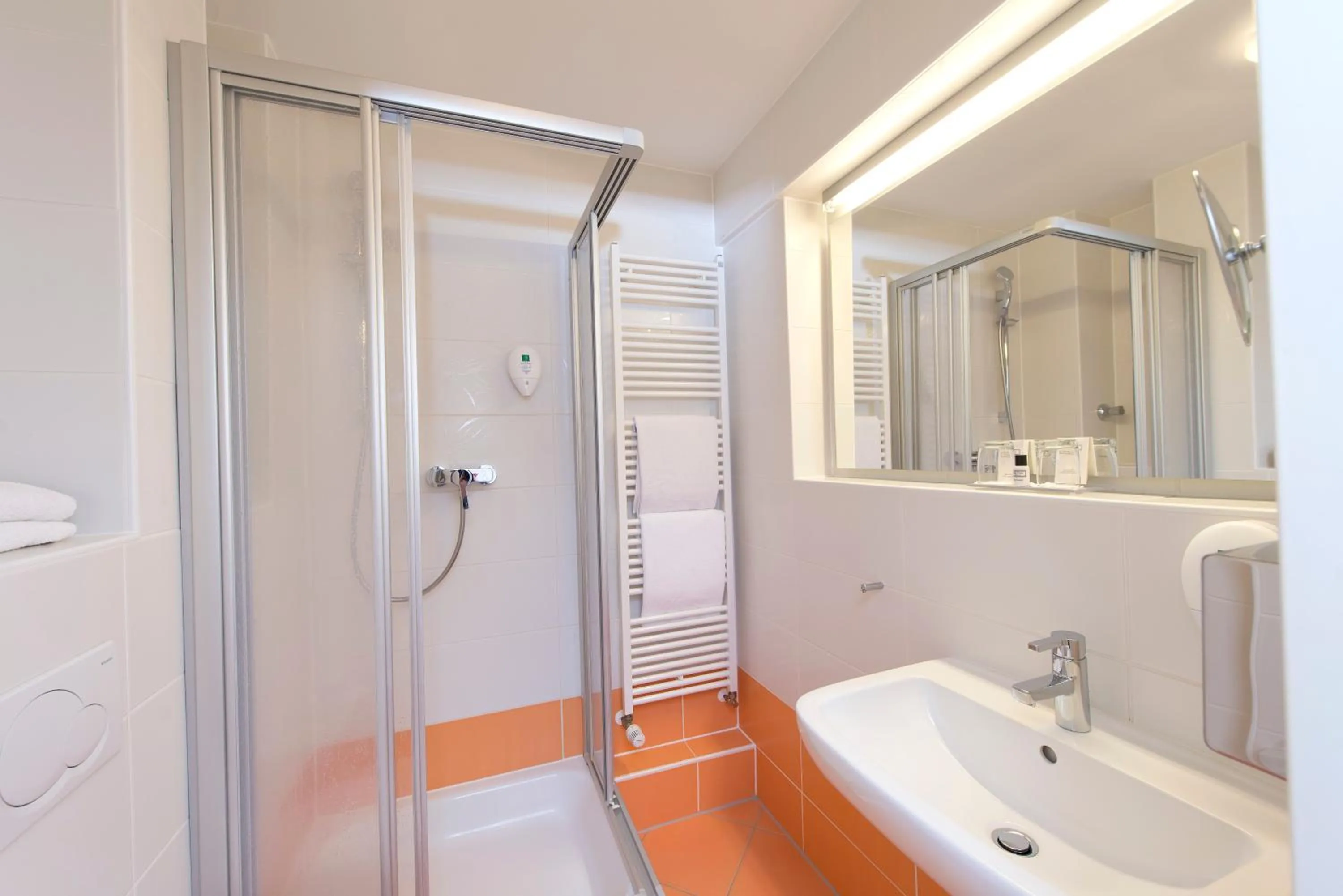 Bathroom in Tryp by Wyndham Frankfurt