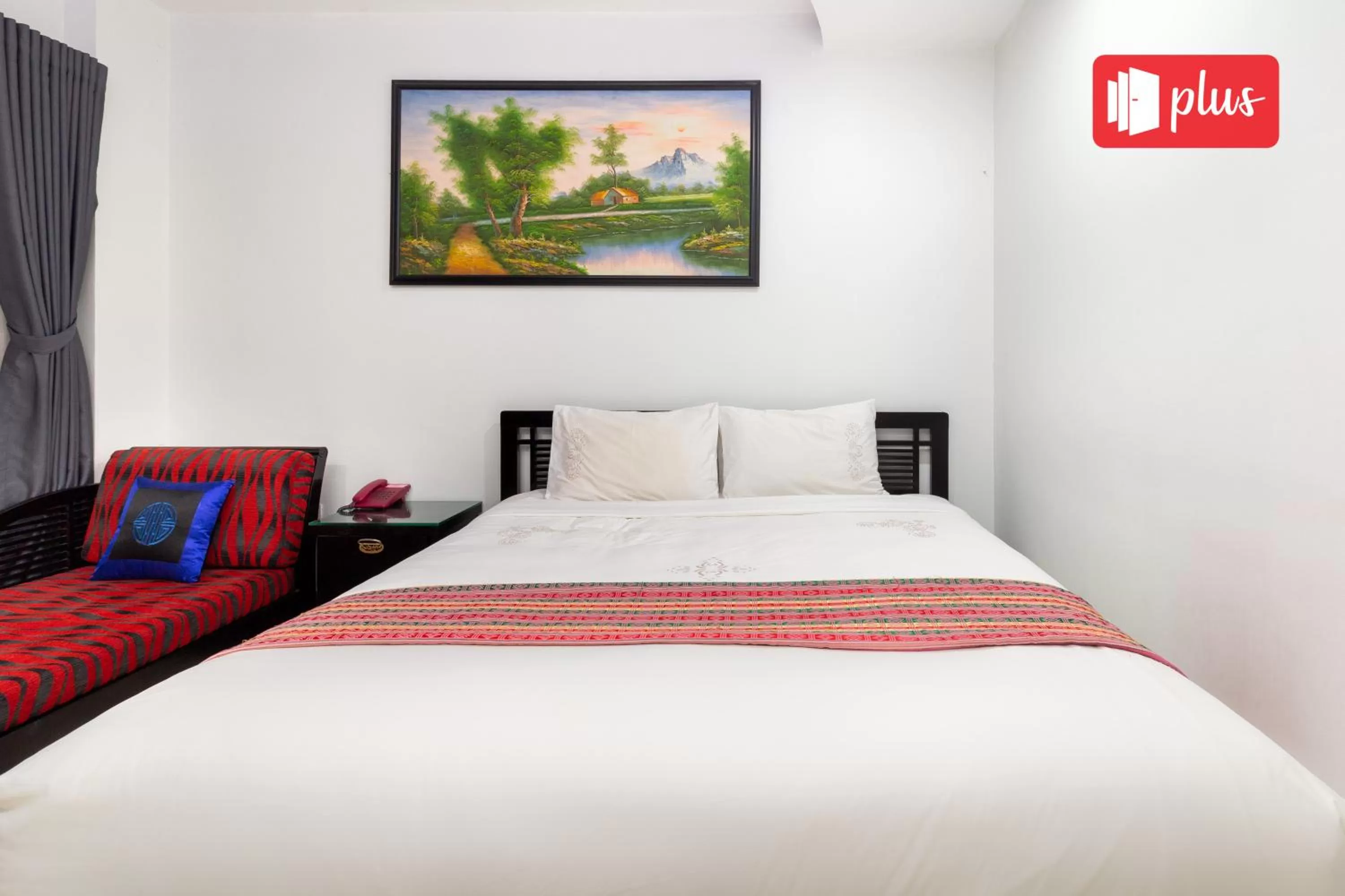 Bed in Saigon Pink Hotel