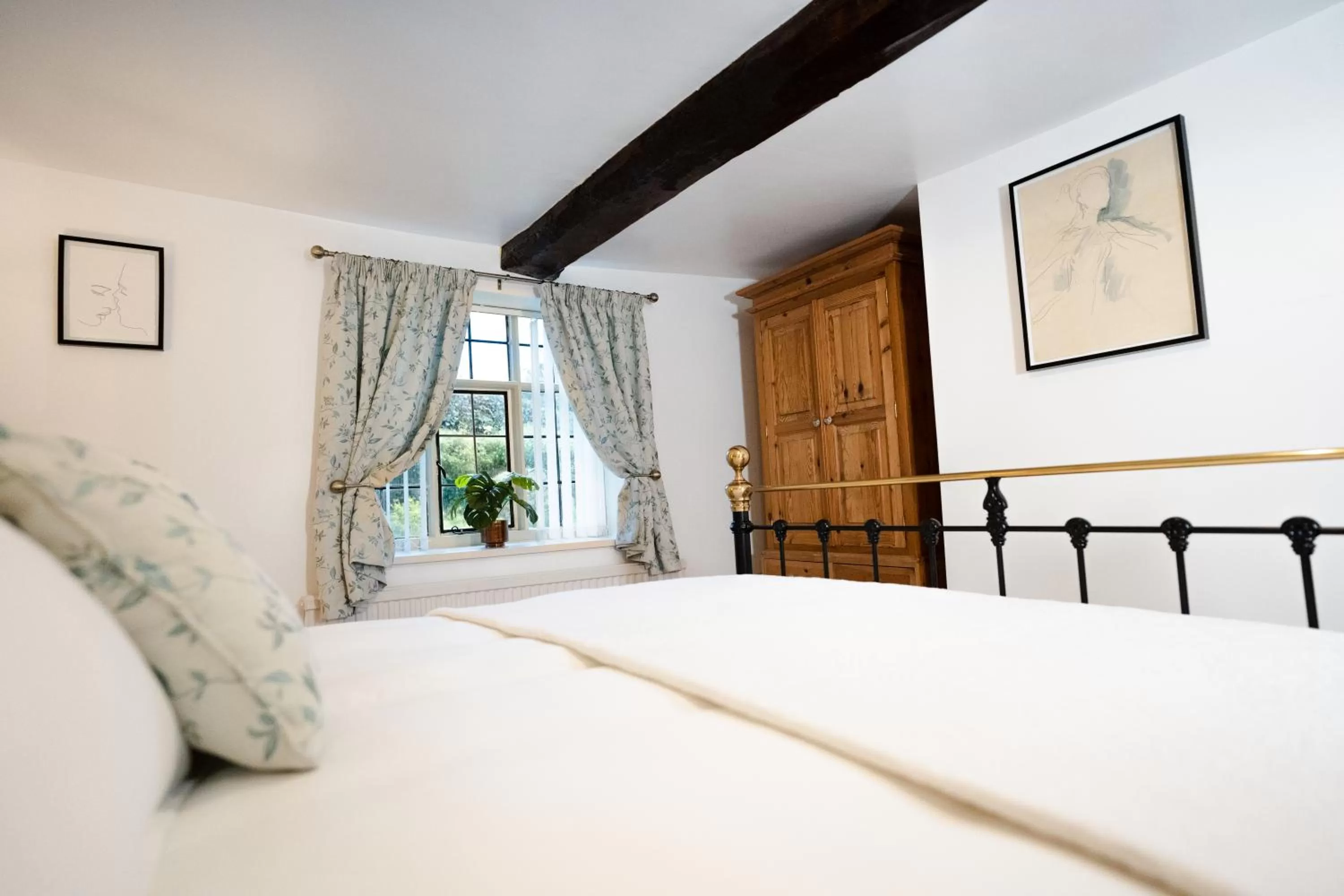 Bed in Hovell Hall Country Bed and Breakfast