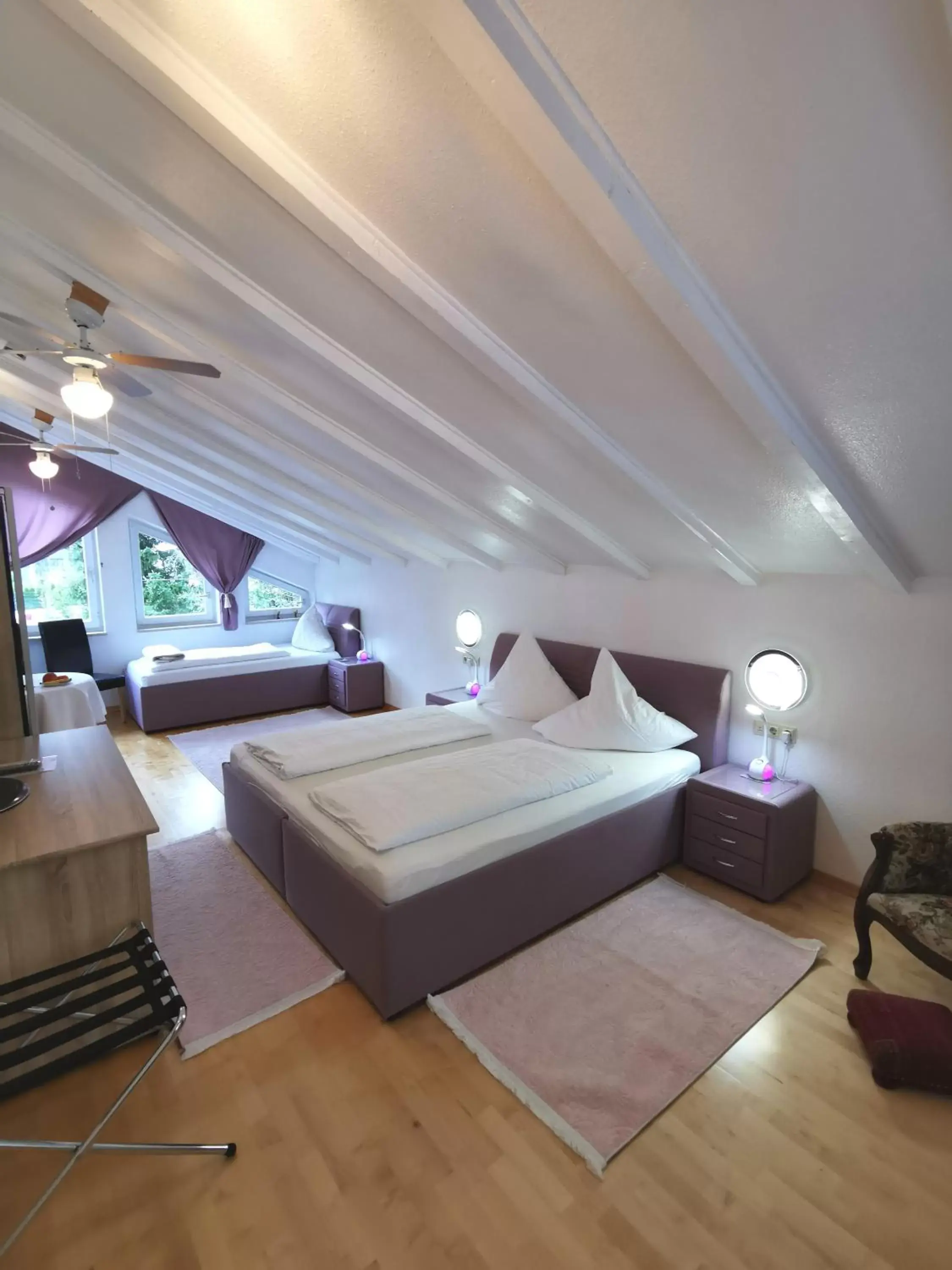 Triple Room with Balcony in Pension Mozart Triple Room with Balcony in Pension Mozart