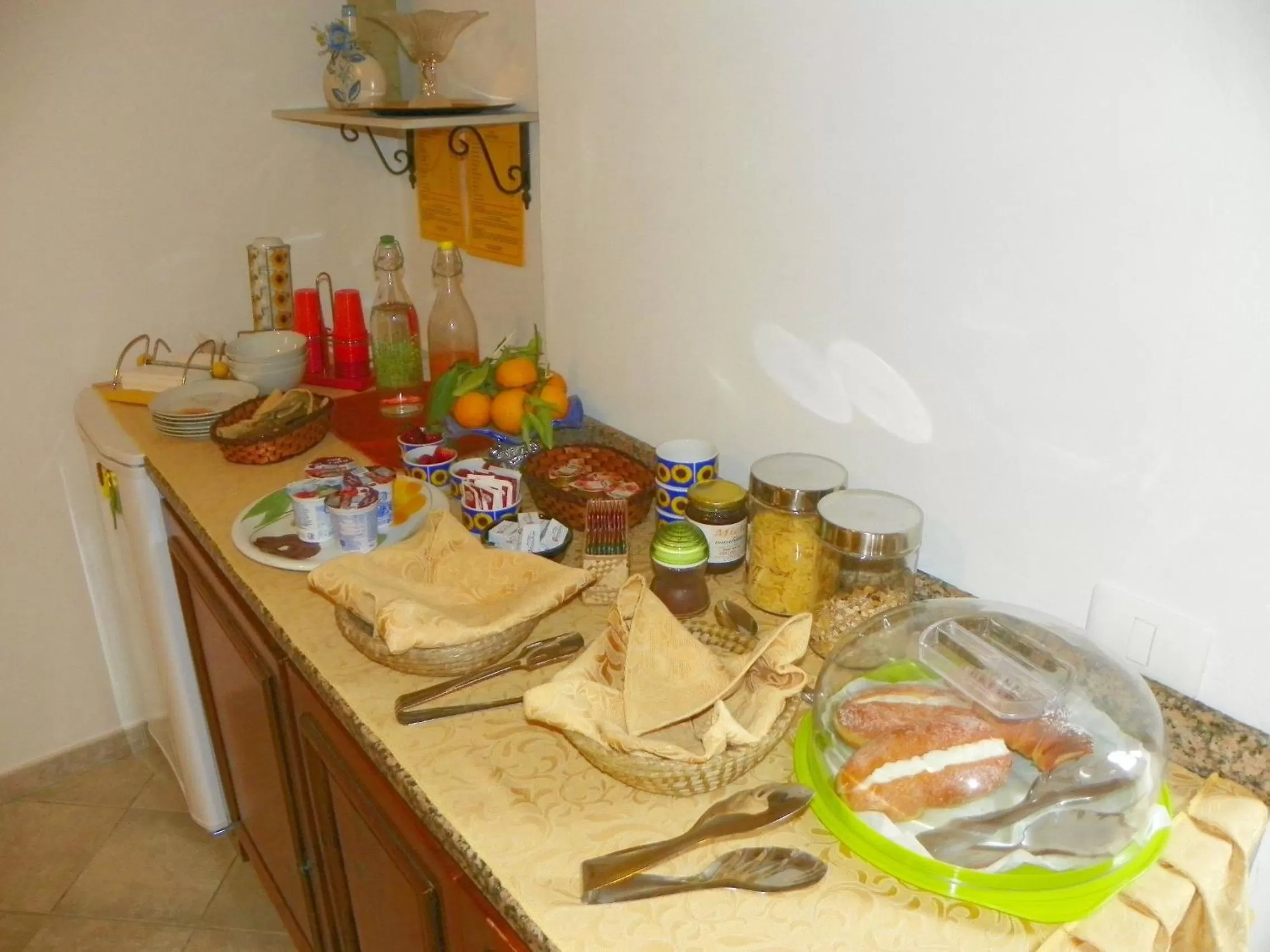 Buffet breakfast in Cloris Guest House