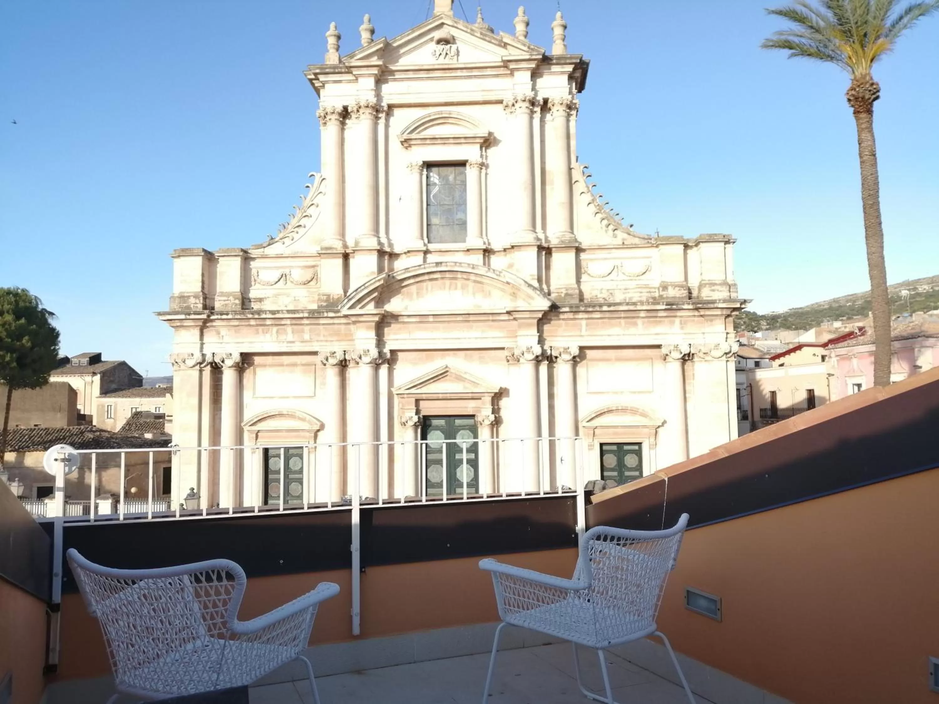 Property building in Yhomisus