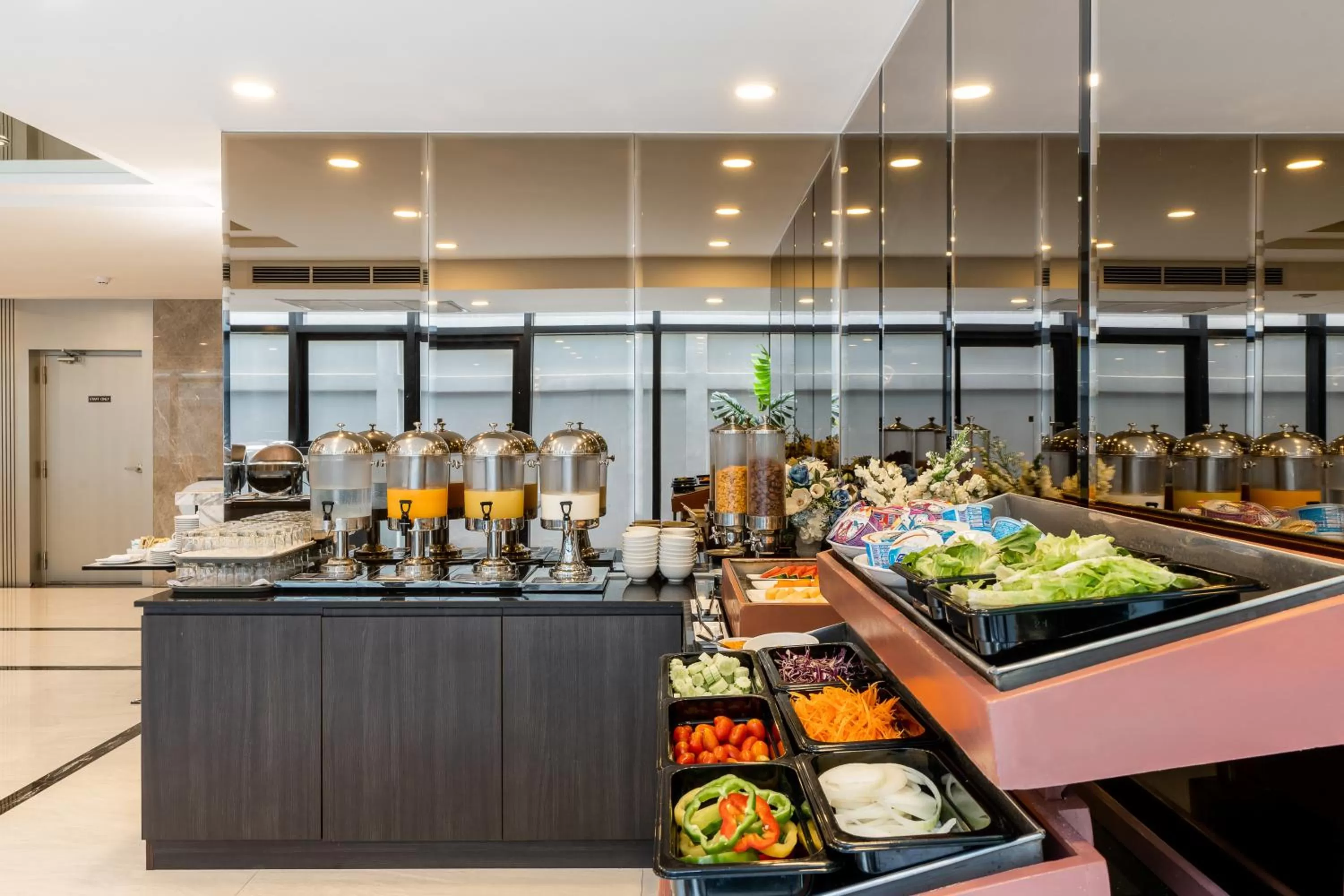 Food and drinks in SureStay Plus by Best Western Sukhumvit 2