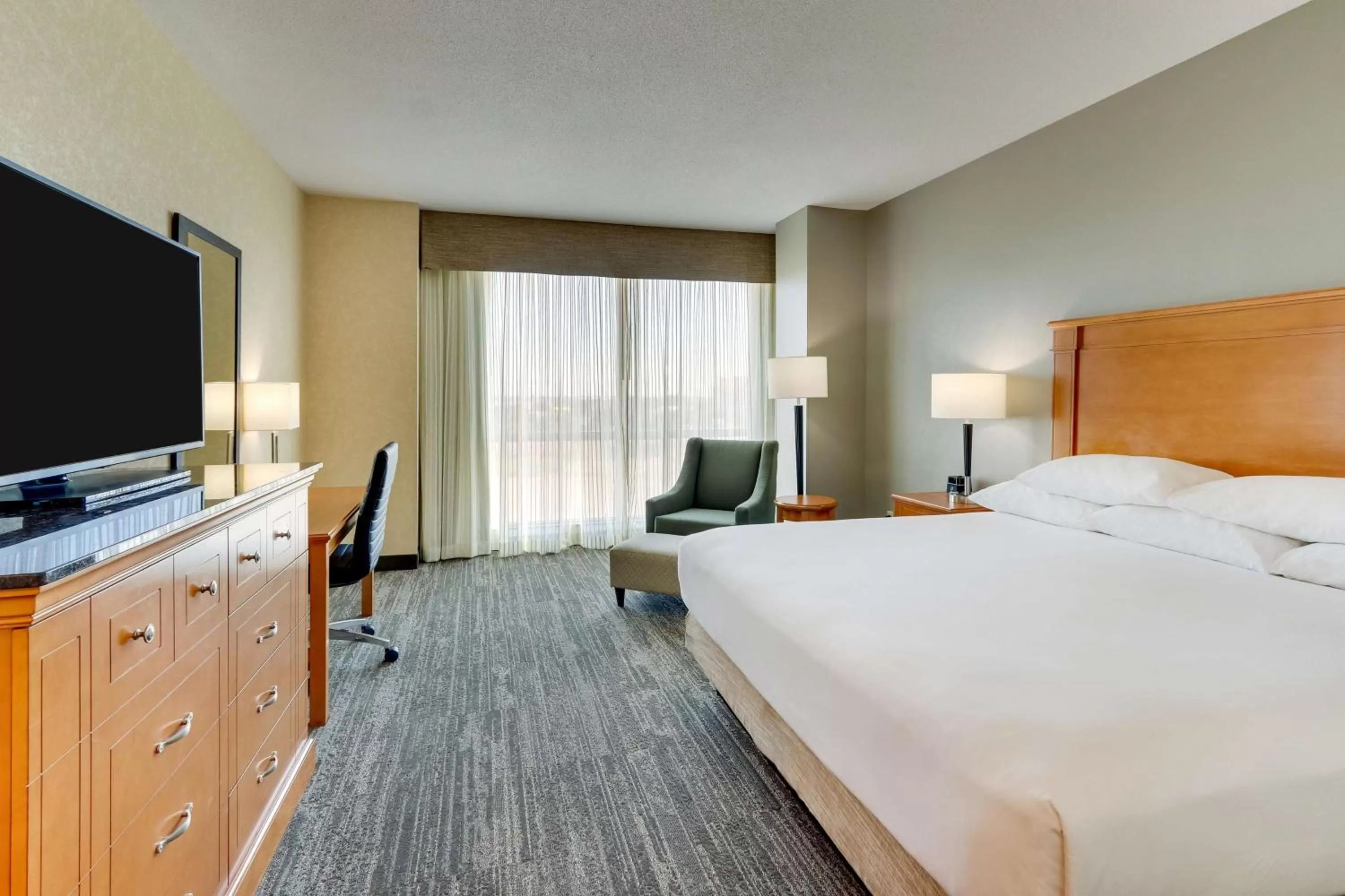 Superior King Room - Accessible, Tub in Drury Inn & Suites Orlando near Universal Orlando Resort