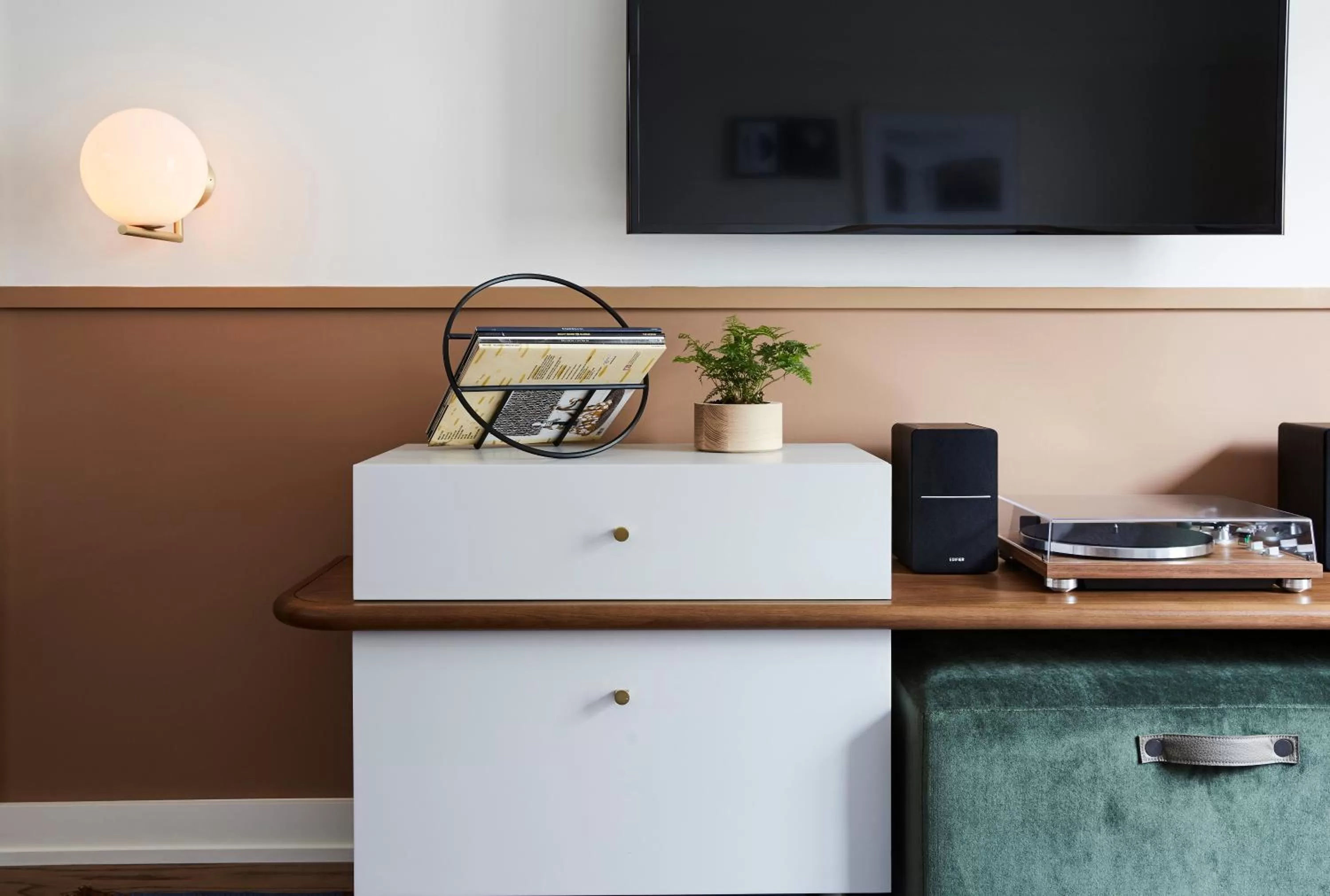 Photo of the whole room in Kimpton Saint George Hotel by IHG