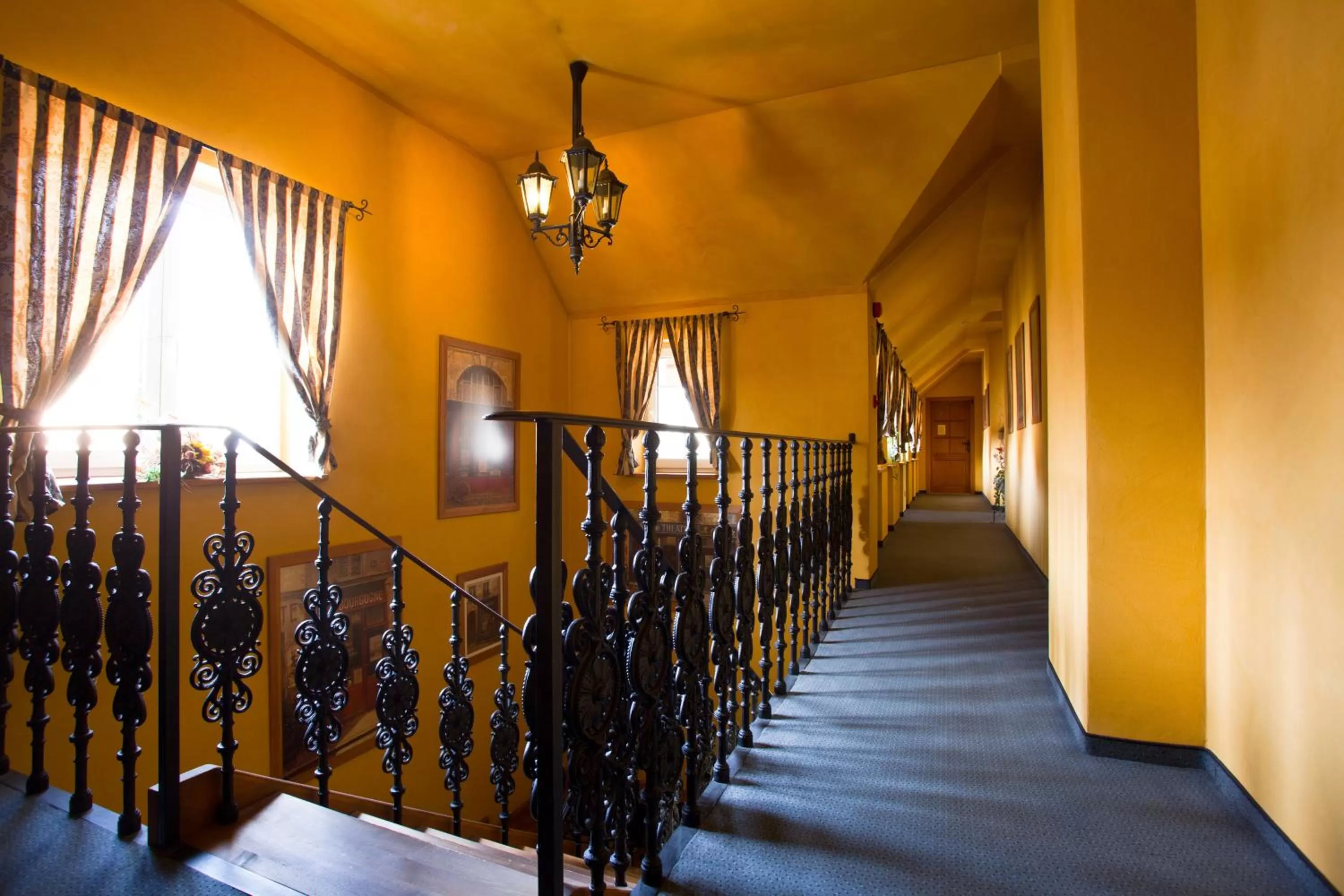 On-site shops, Bed in Hotel U Simla