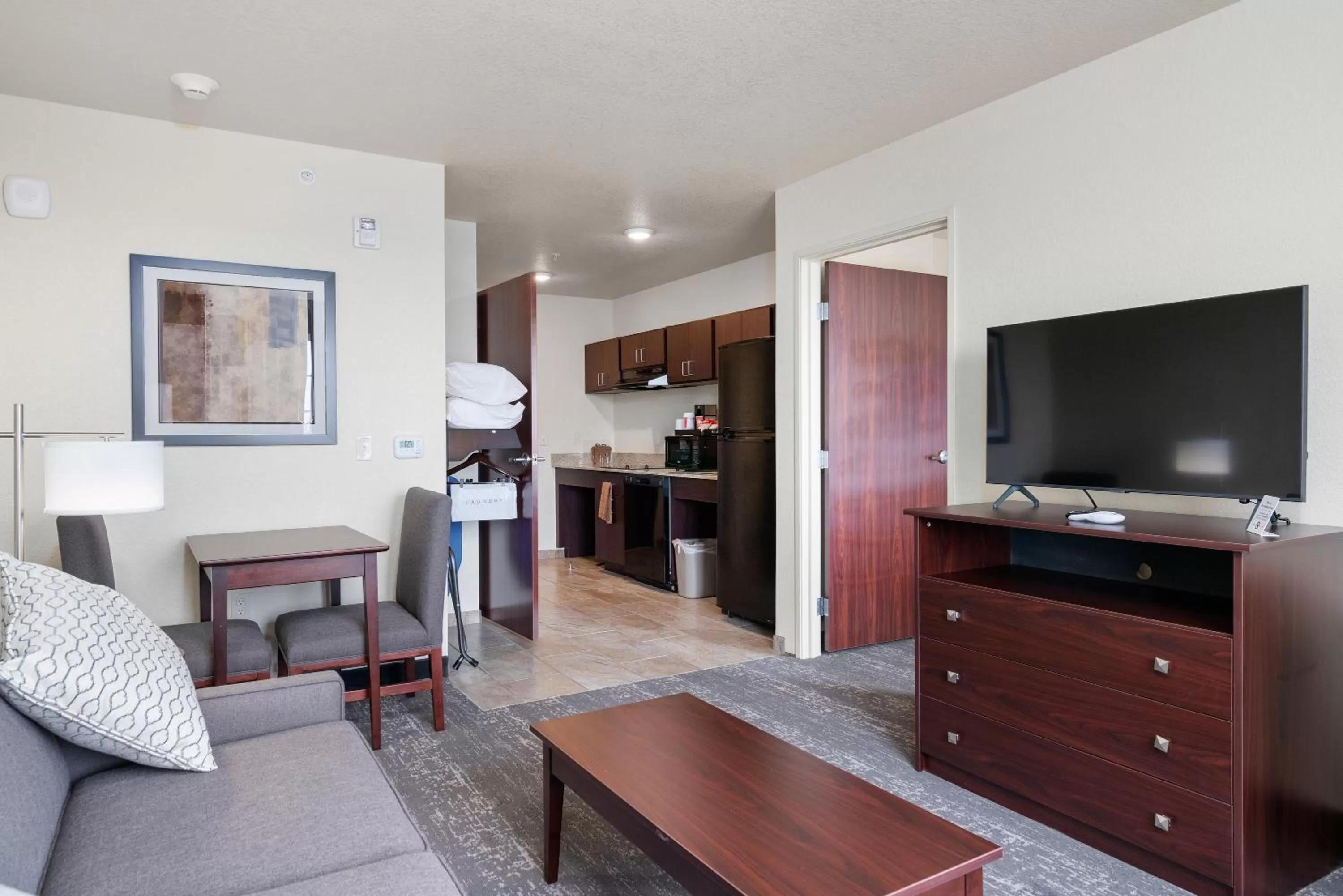 TV and multimedia in Cobblestone Inn & Suites - Yuma