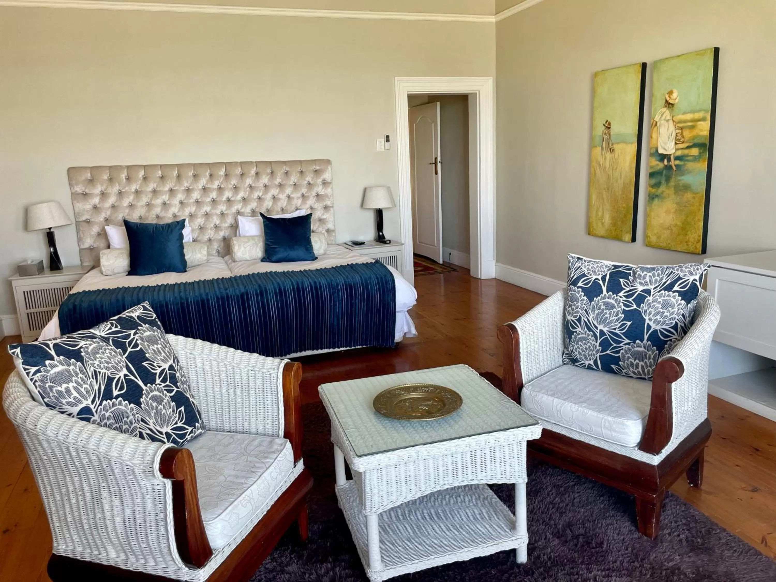 Bed in 11 WESTCLIFF RENTALS