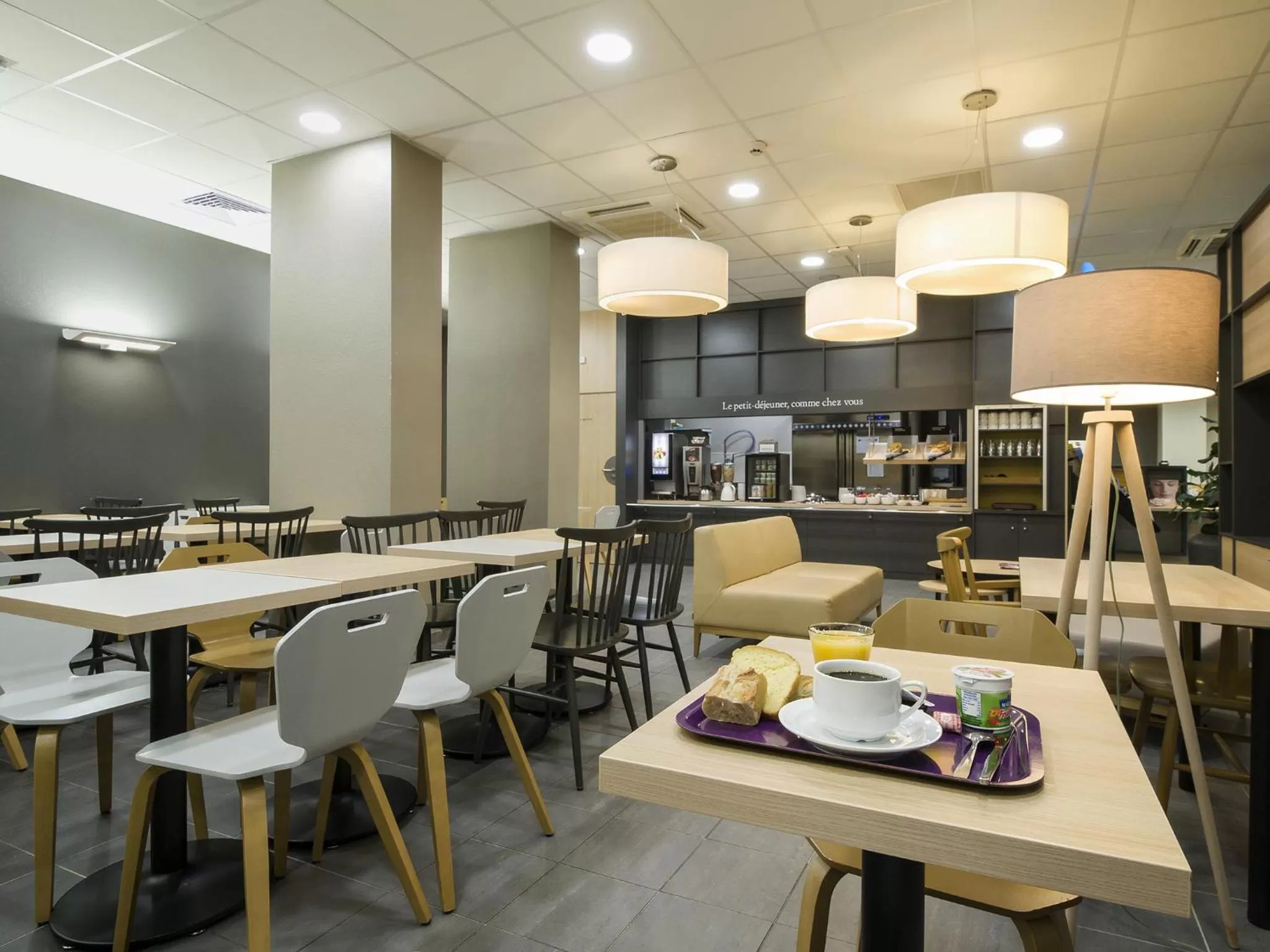 Restaurant/places to eat in B&B HOTEL Lyon Ouest Tassin