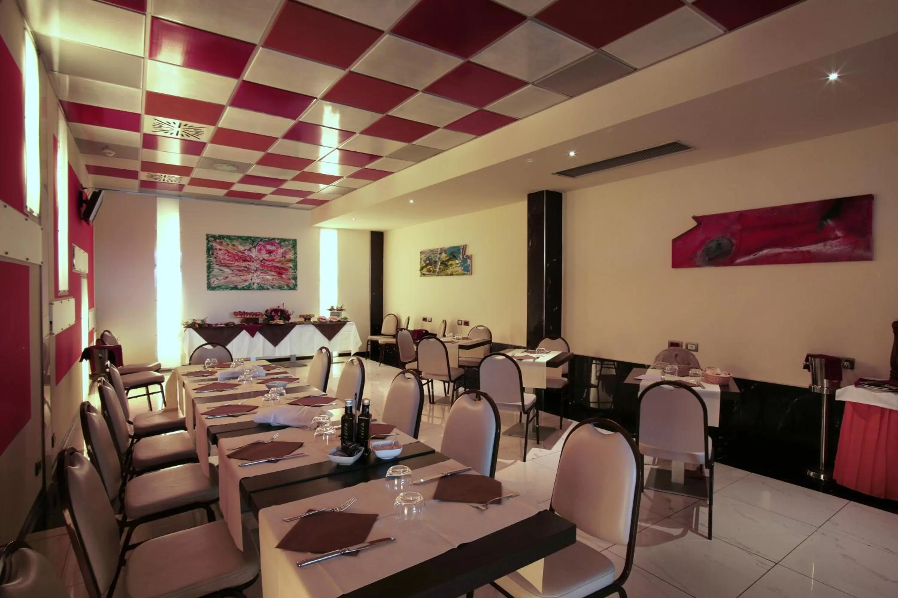 Restaurant/places to eat in Hotel Galilei