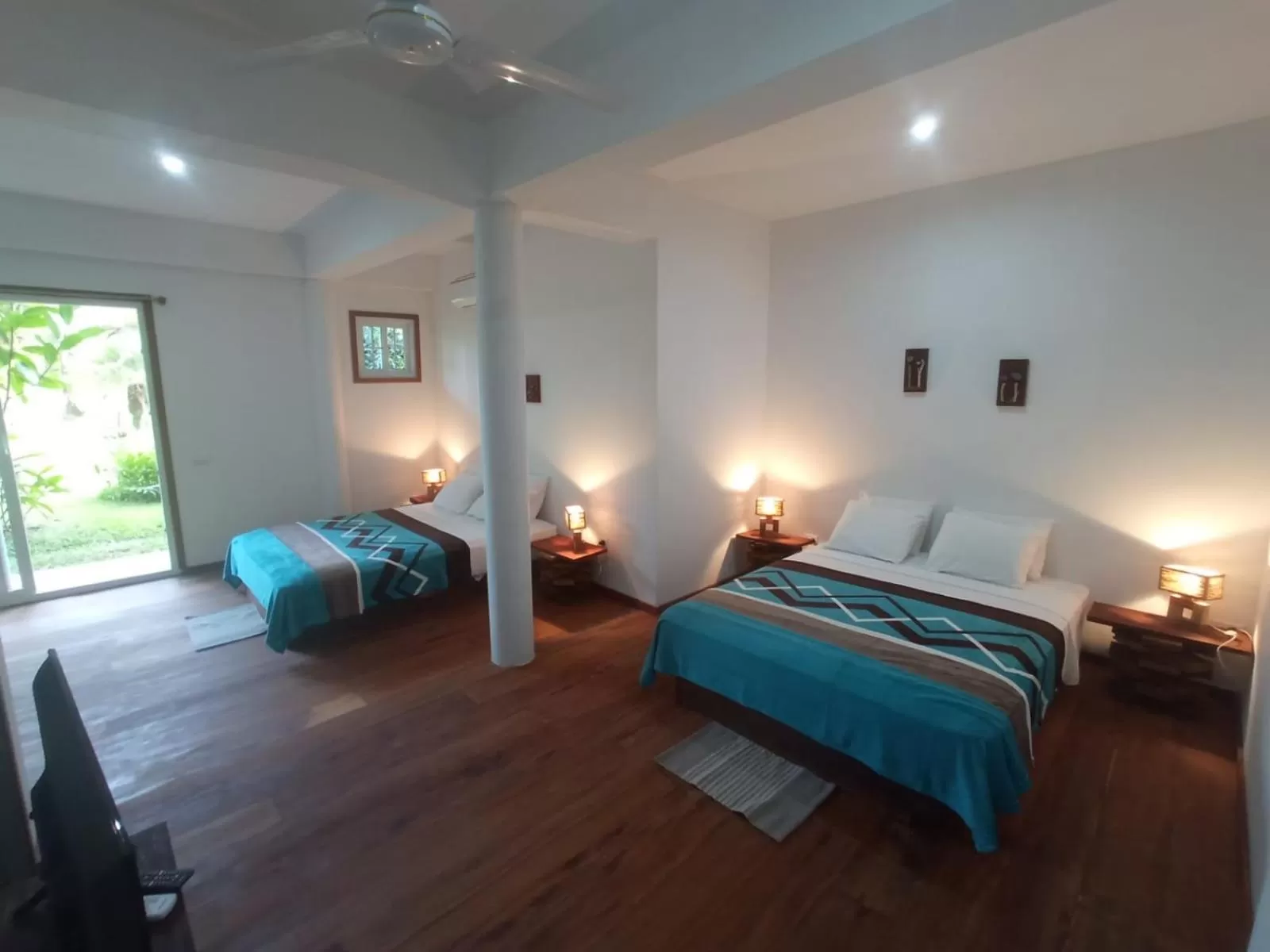 Bed in La Luciernaga Big Creek