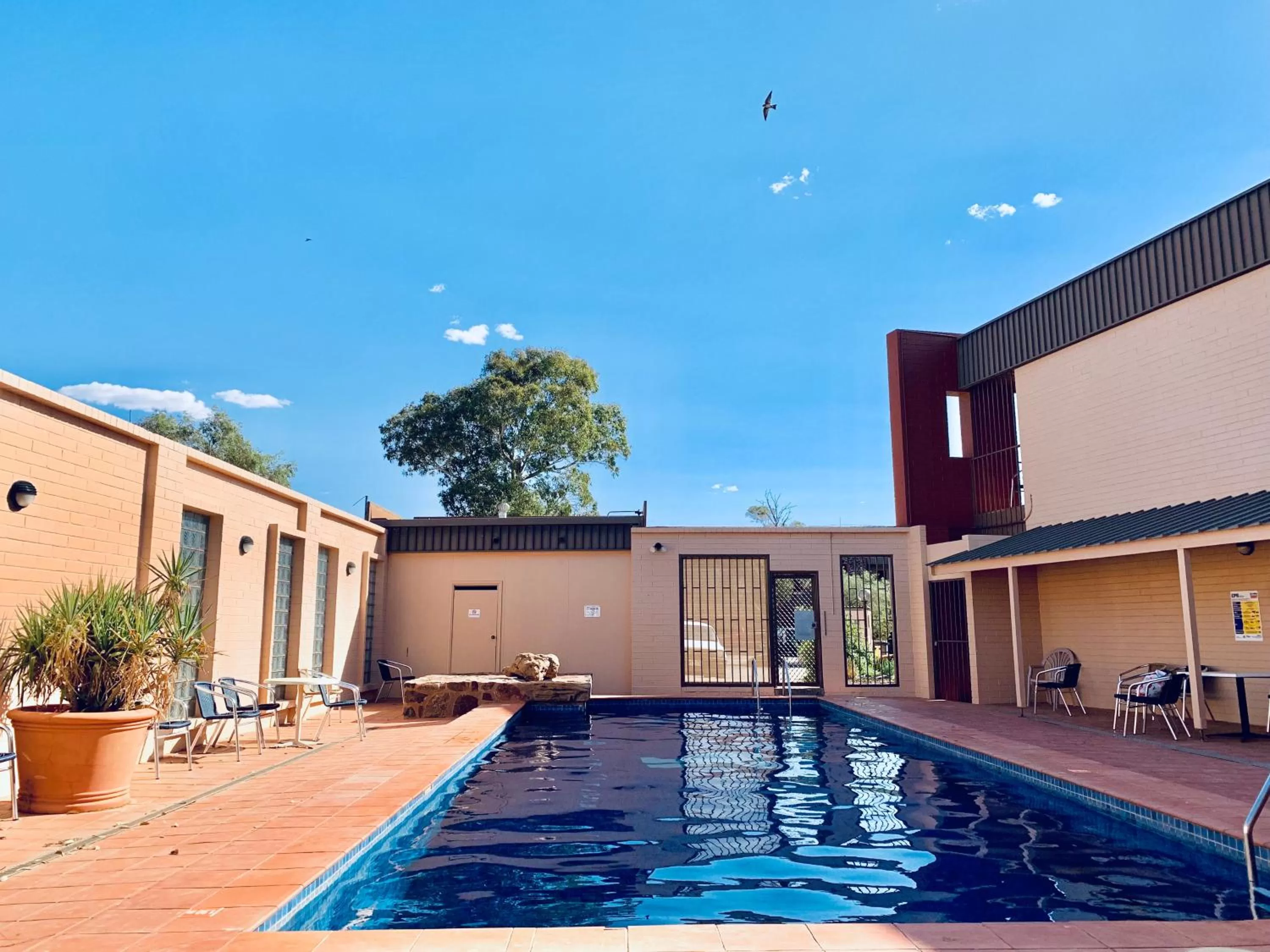 Swimming pool in Desert Cave Hotel