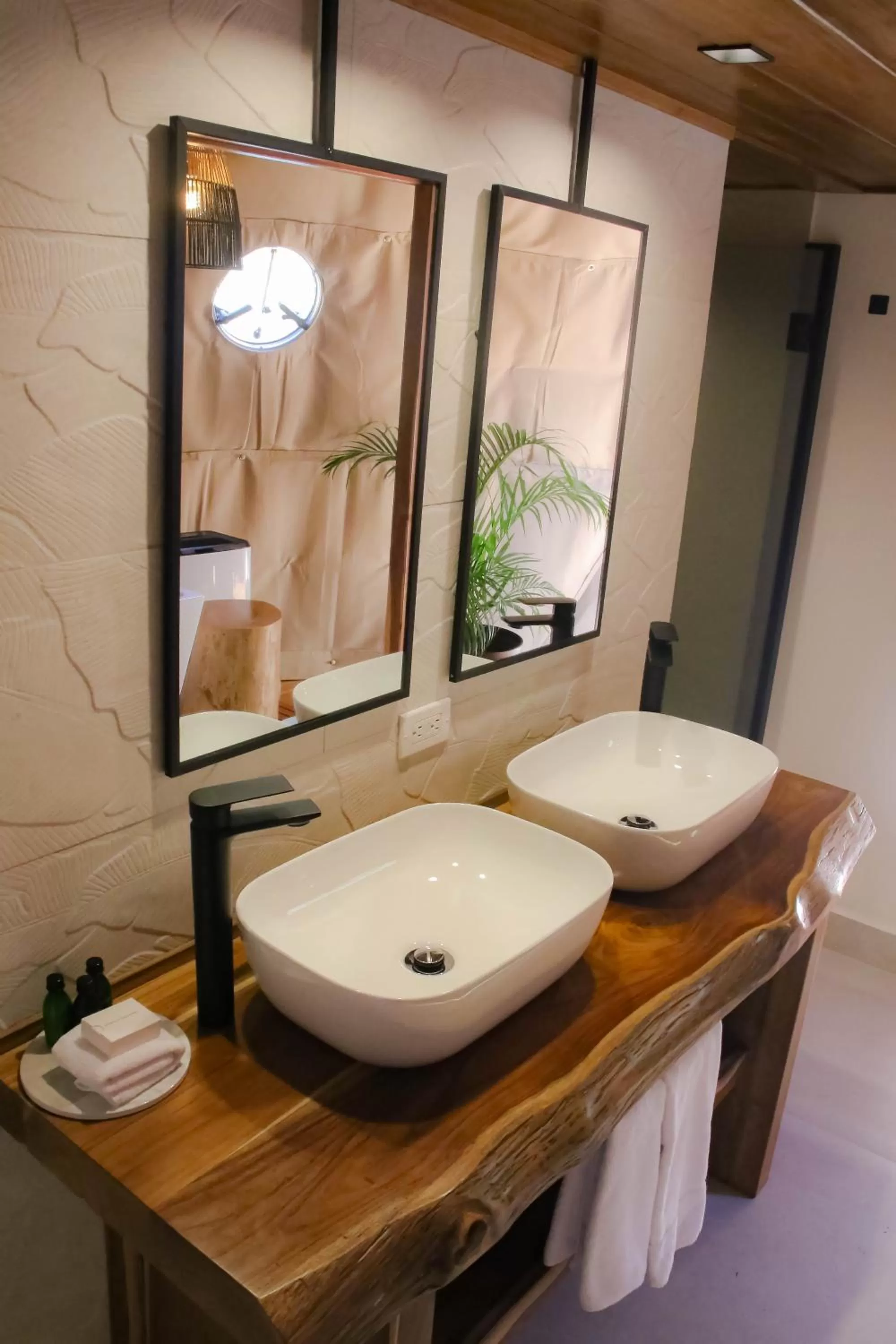 Bathroom in TREE TREK BOQUETE Adventure Park