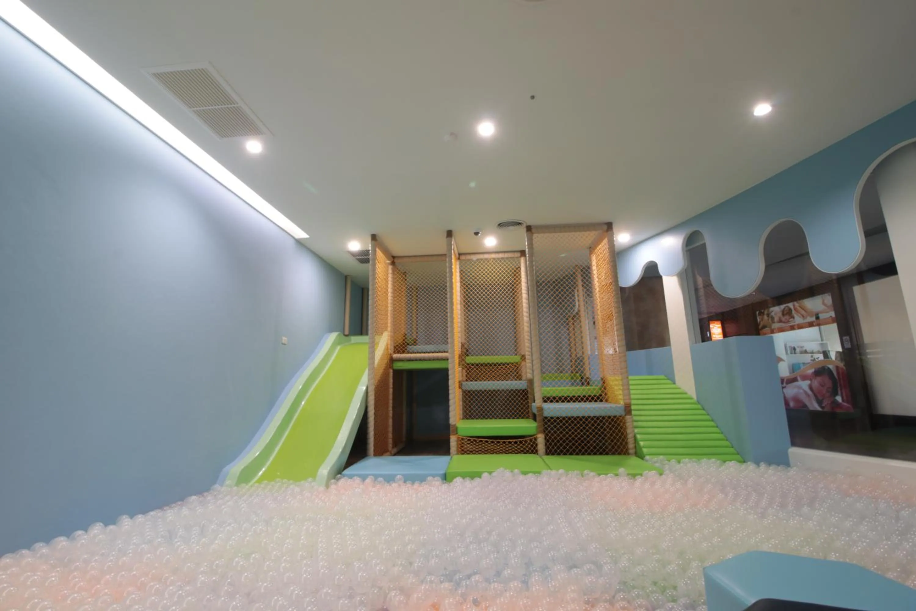 Kids's club in Long Beach Garden Hotel & Pavilions