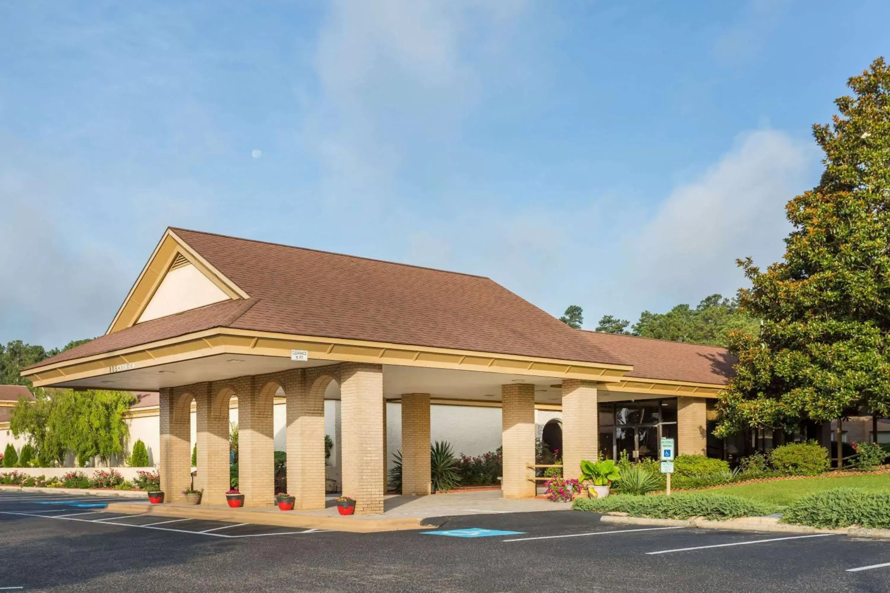 Days Inn & Conf Center by Wyndham Southern Pines Pinehurst Days Inn & Conf Center by Wyndham Southern Pines Pinehurst