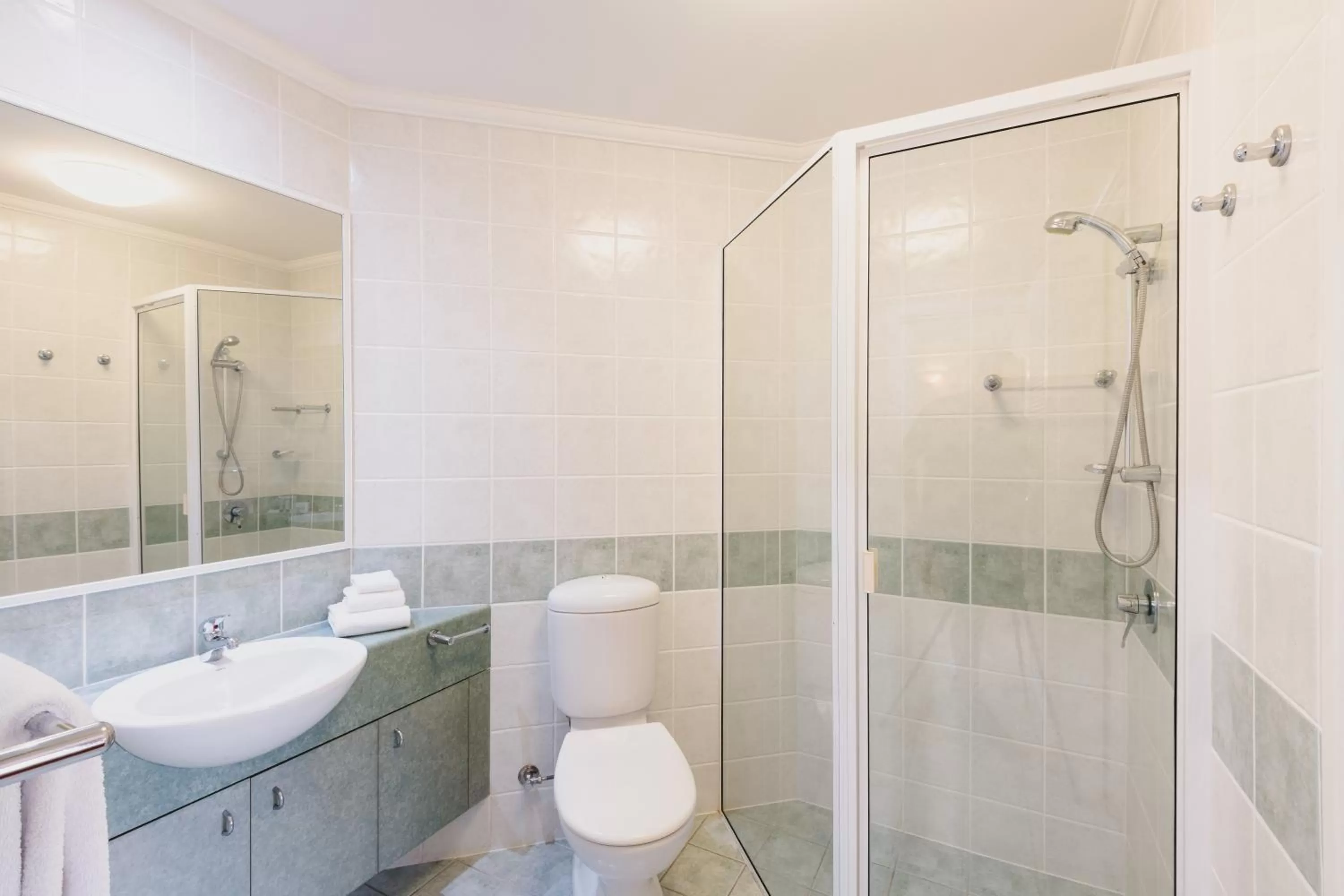 Shower in Villa Beach Palm Cove