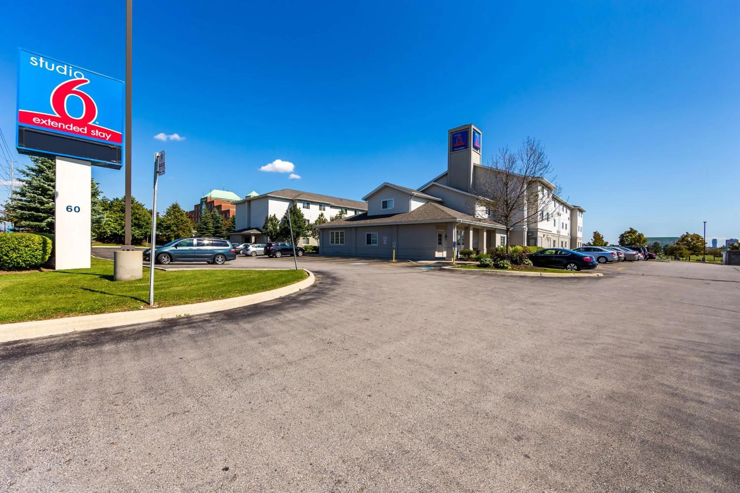 Studio 6 Toronto - Mississauga with Kitchenettes