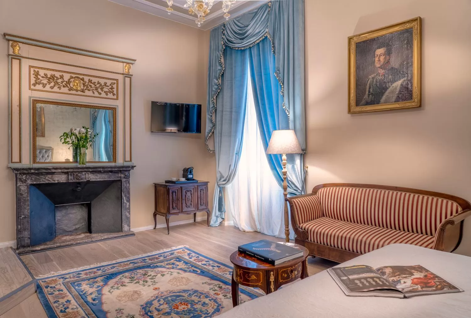 Photo of the whole room, Bed in Palazzo Cavagna Sangiuliani