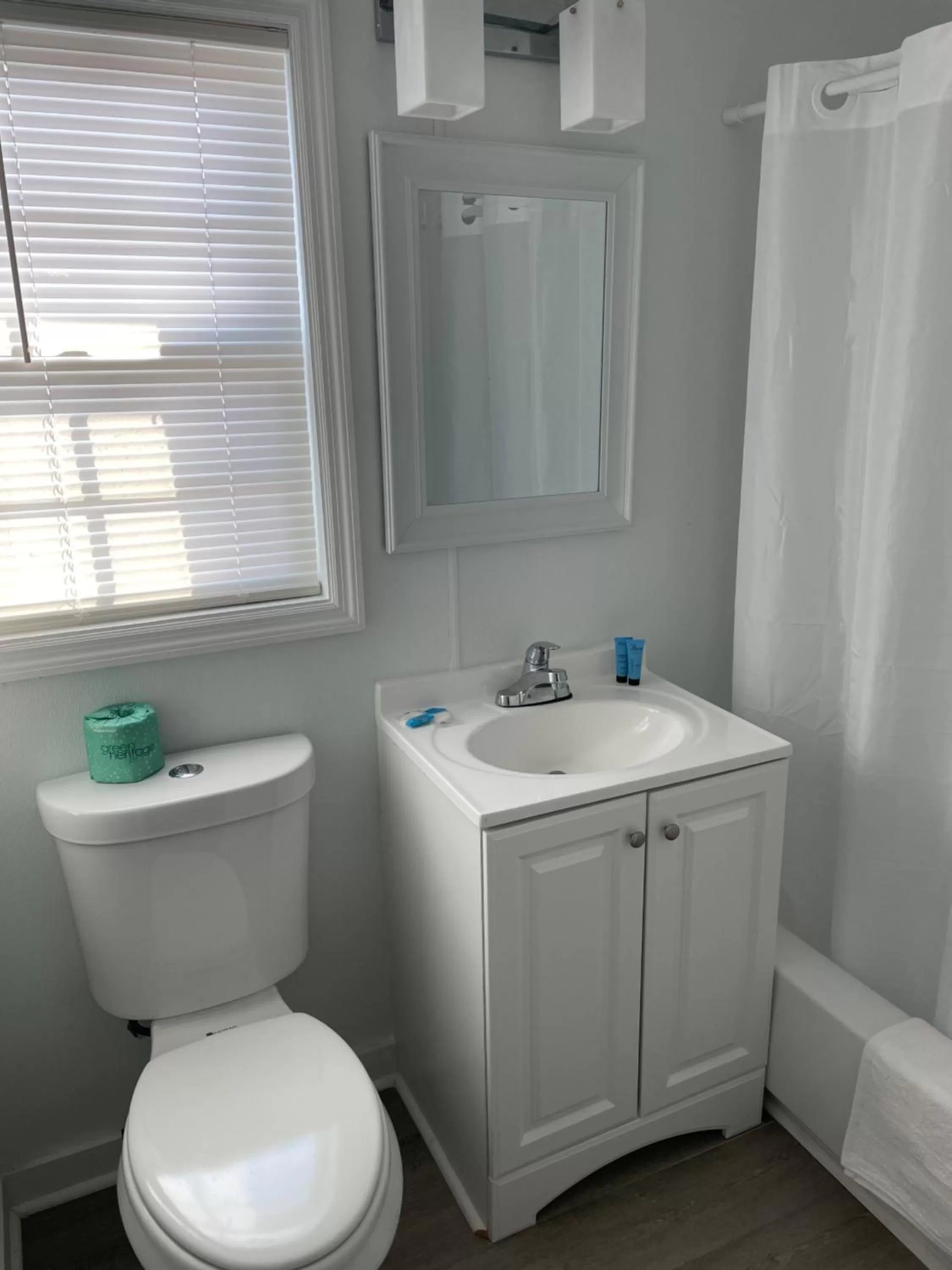 Bathroom in Sunburst Hotel