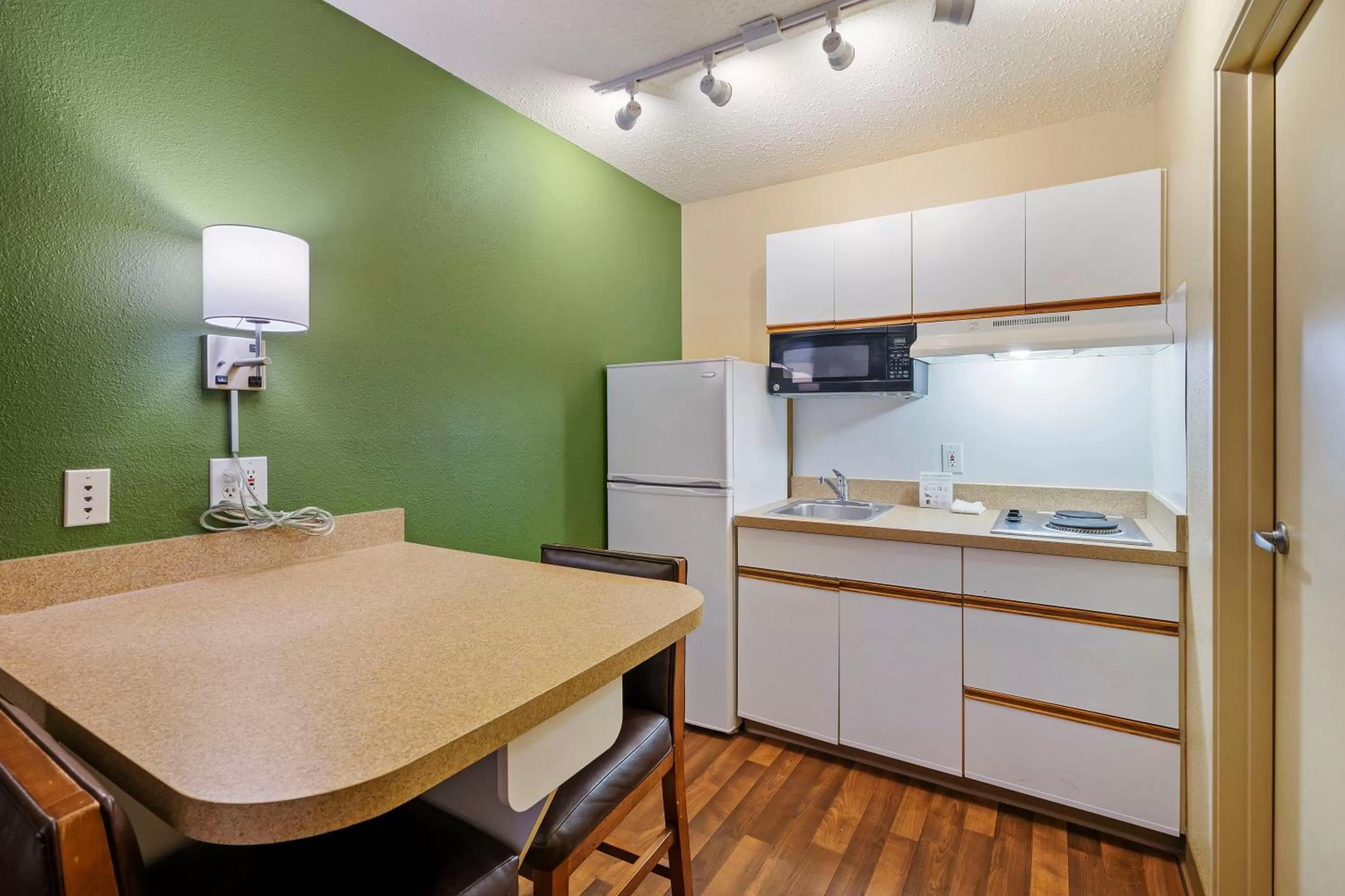 Kitchen or kitchenette in Extended Stay America Suites - Washington, DC - Reston